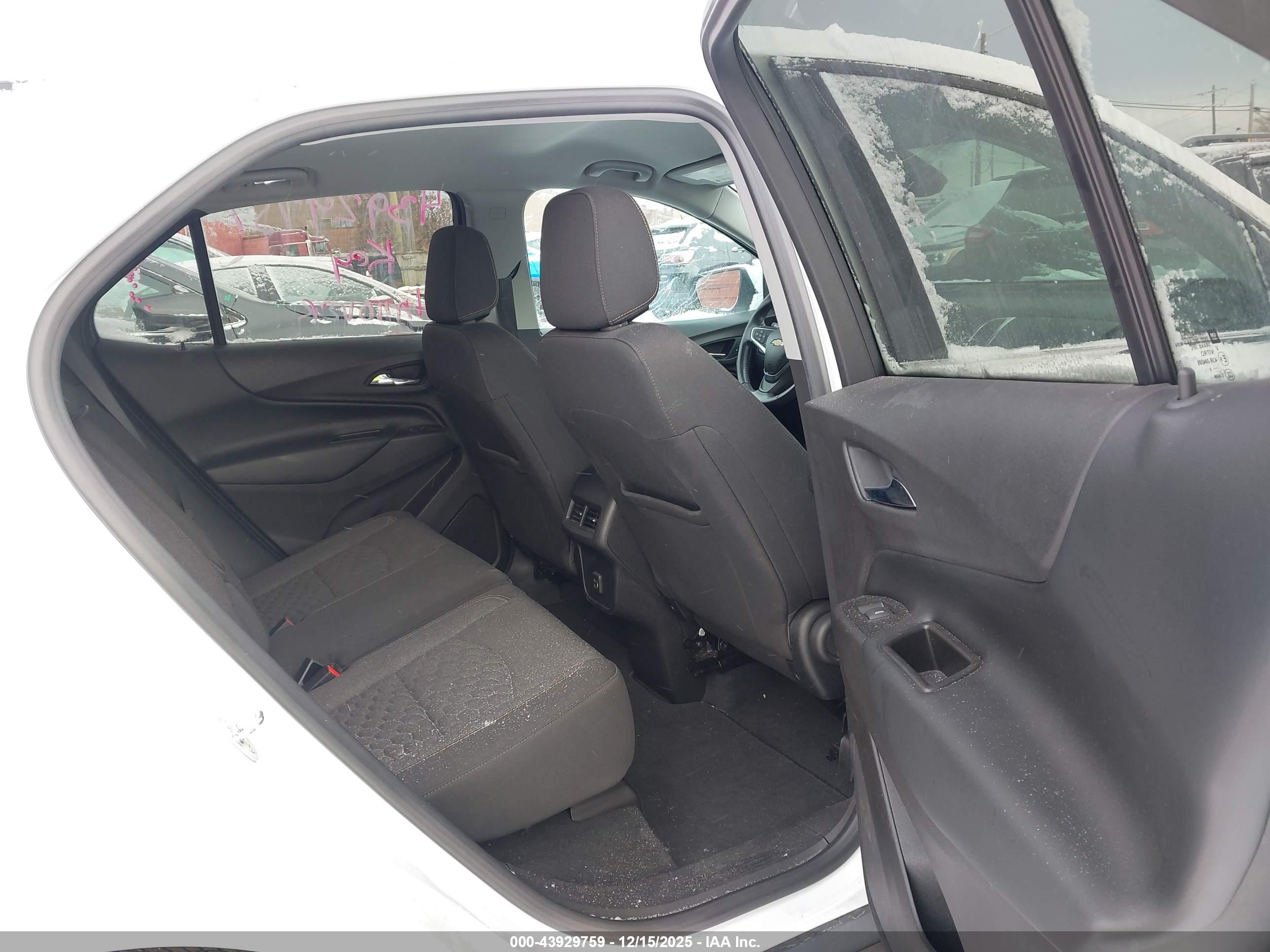 CHEVROLET EQUINOX image 8