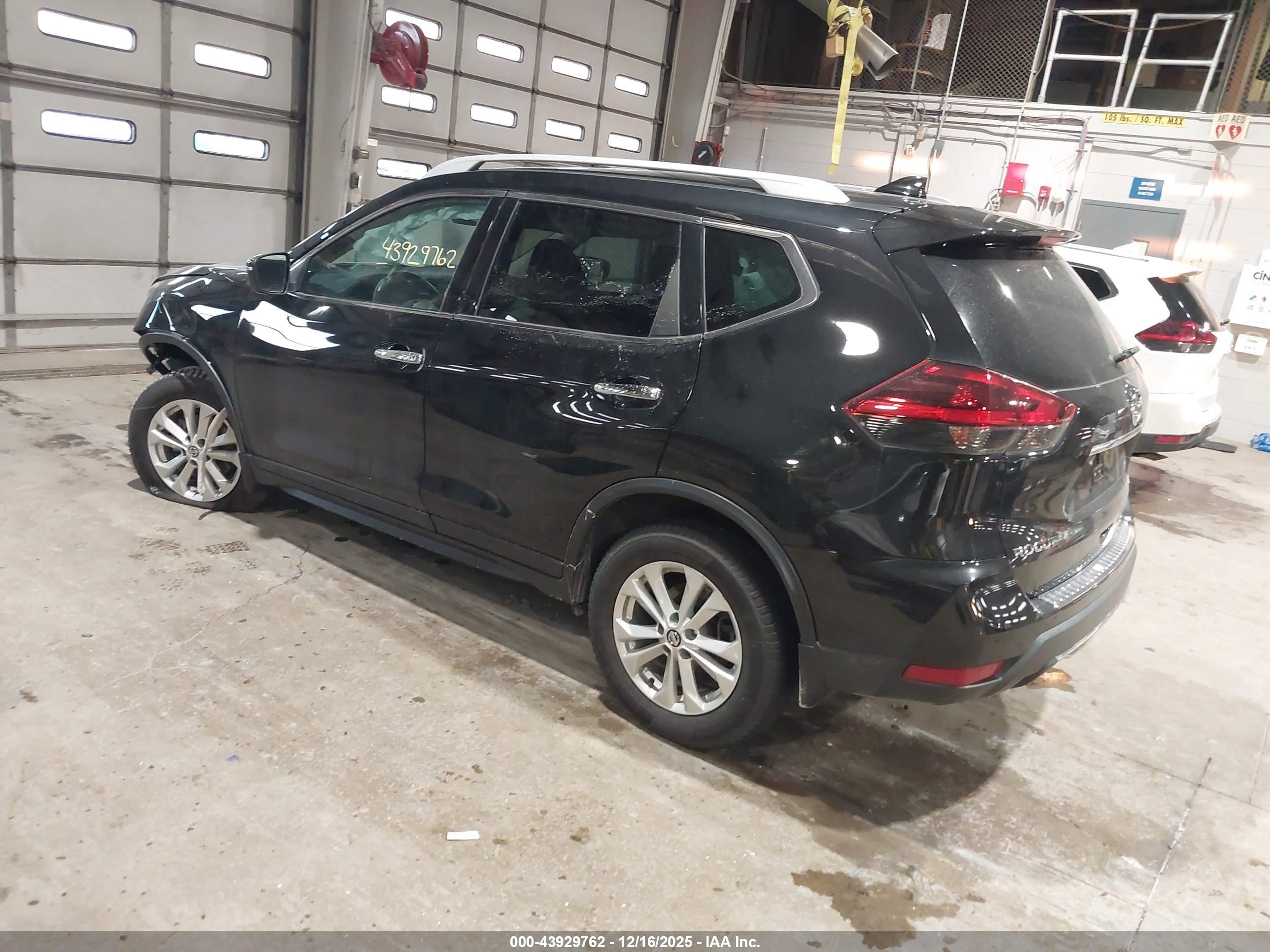 NISSAN ROGUE image 3