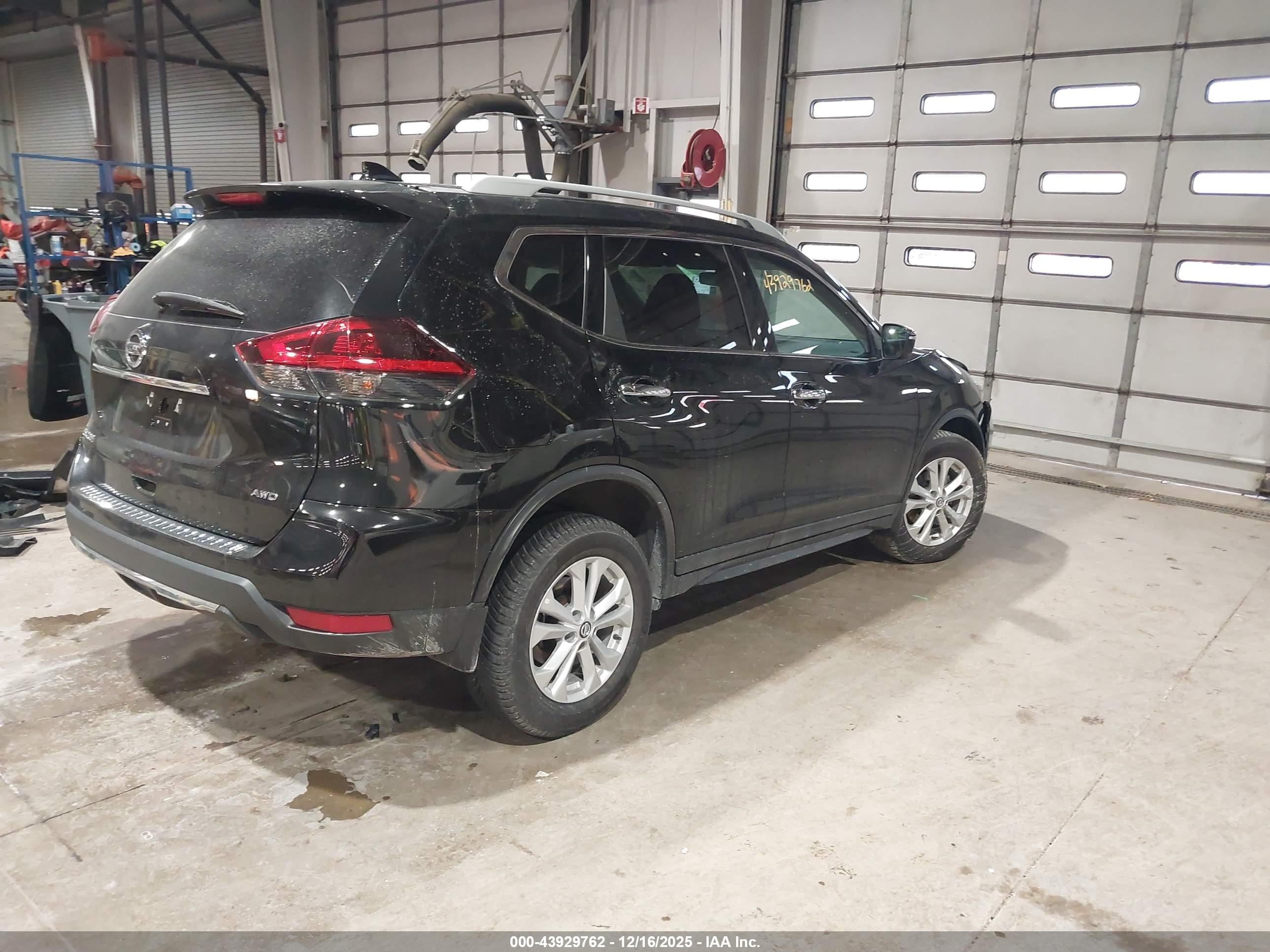 NISSAN ROGUE image 4