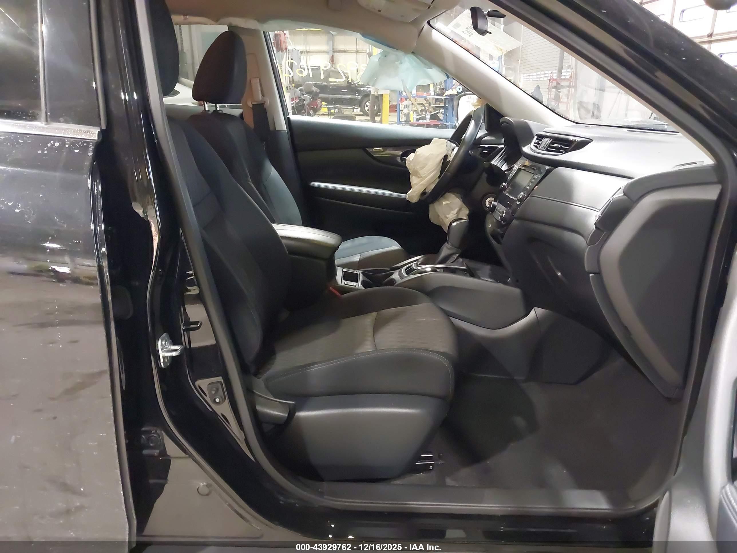 NISSAN ROGUE image 5