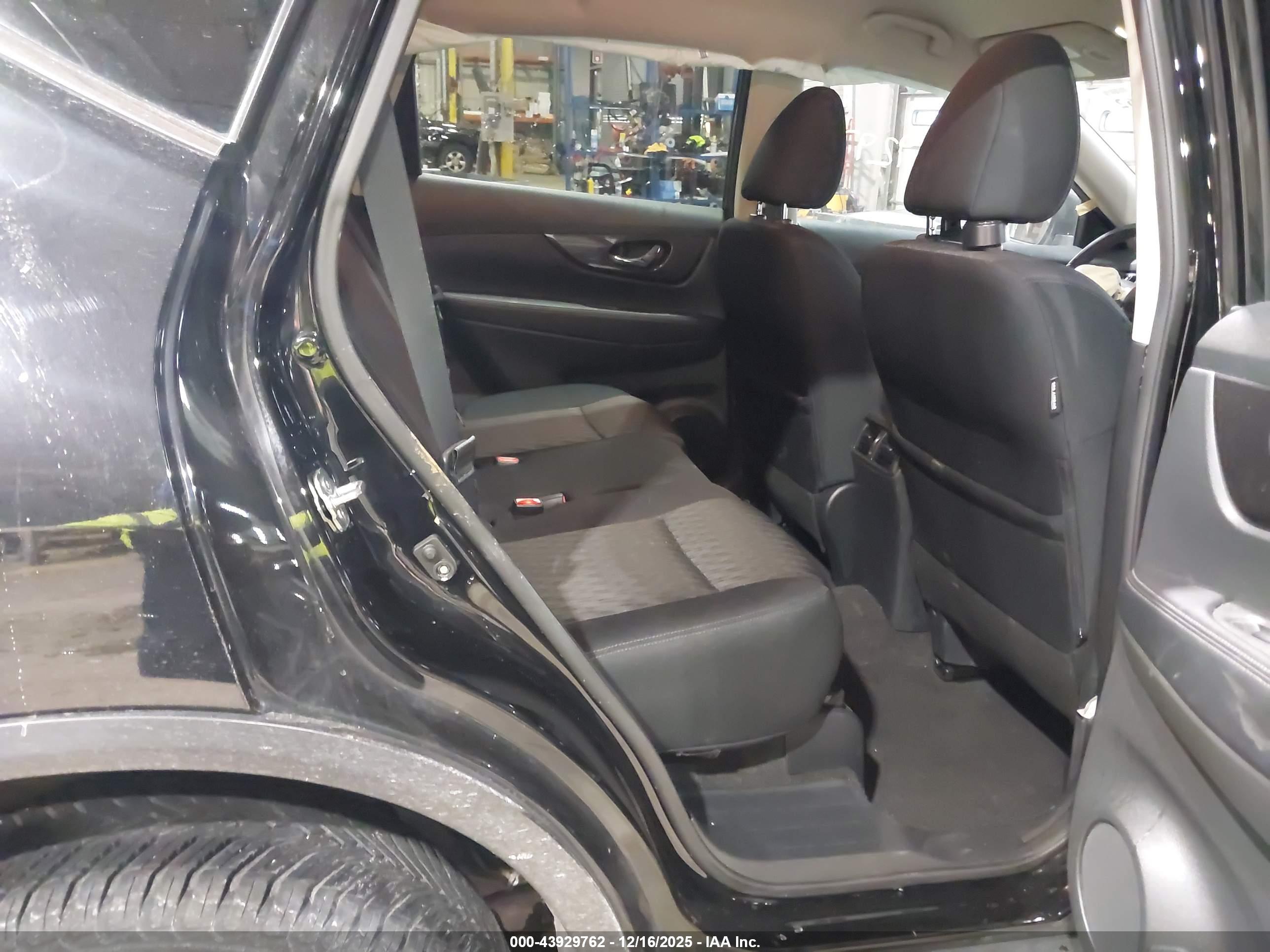 NISSAN ROGUE image 8