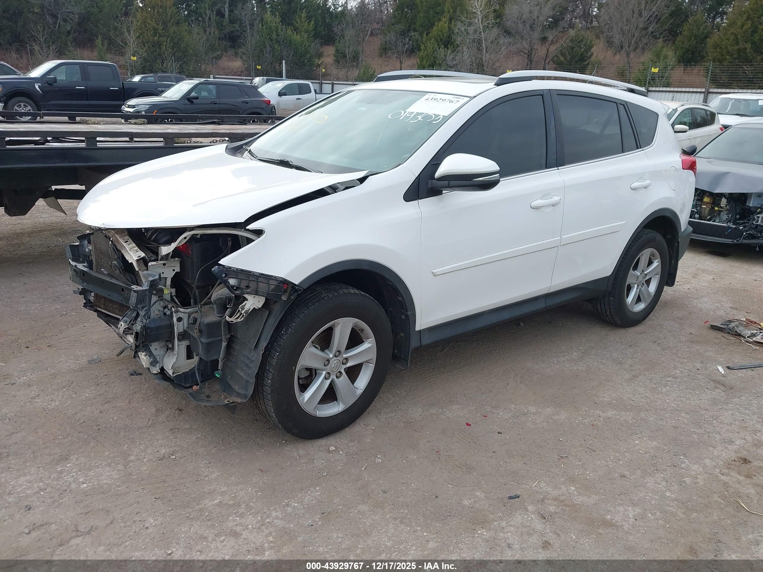 TOYOTA RAV4 image 2