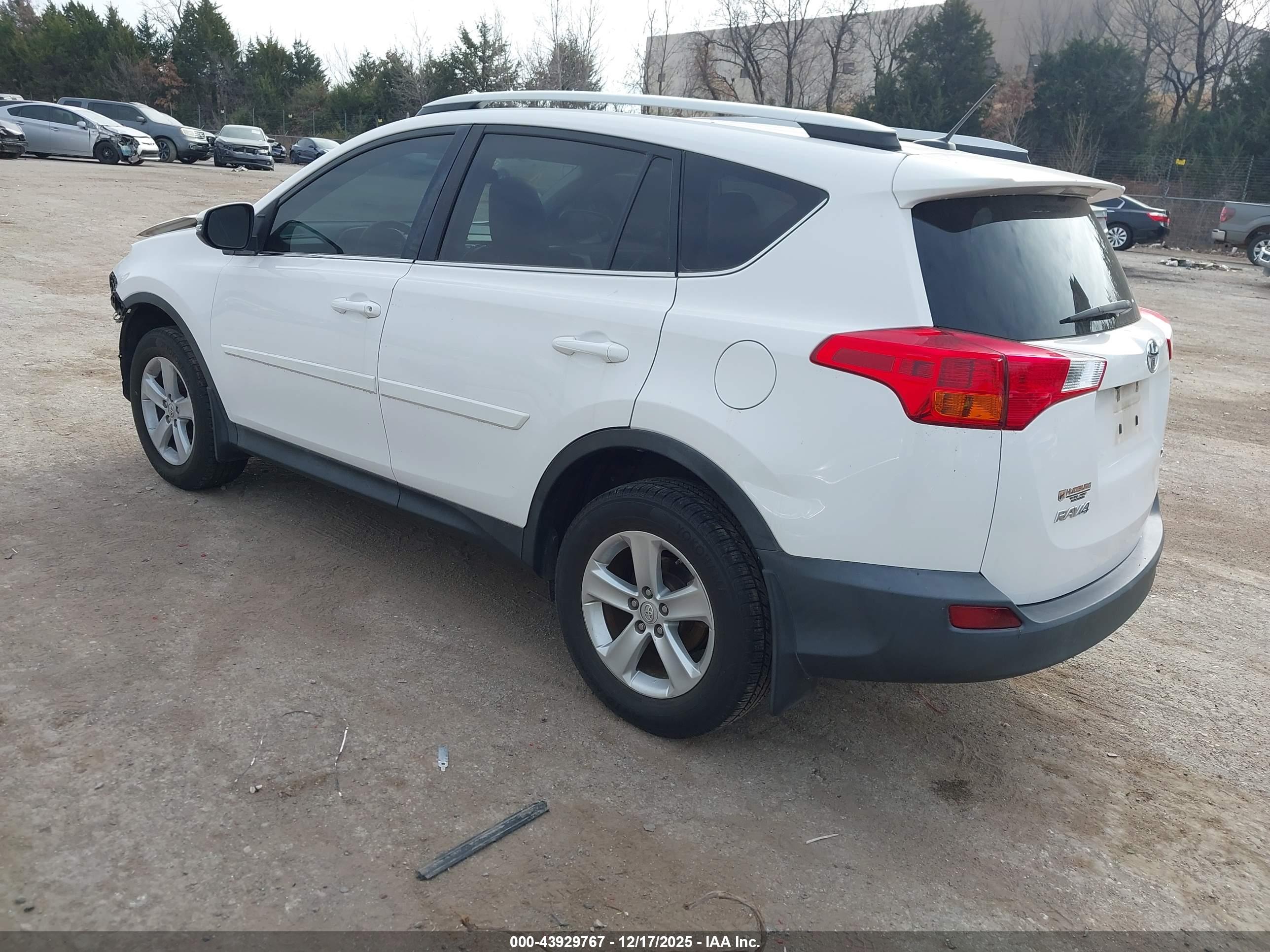 TOYOTA RAV4 image 3