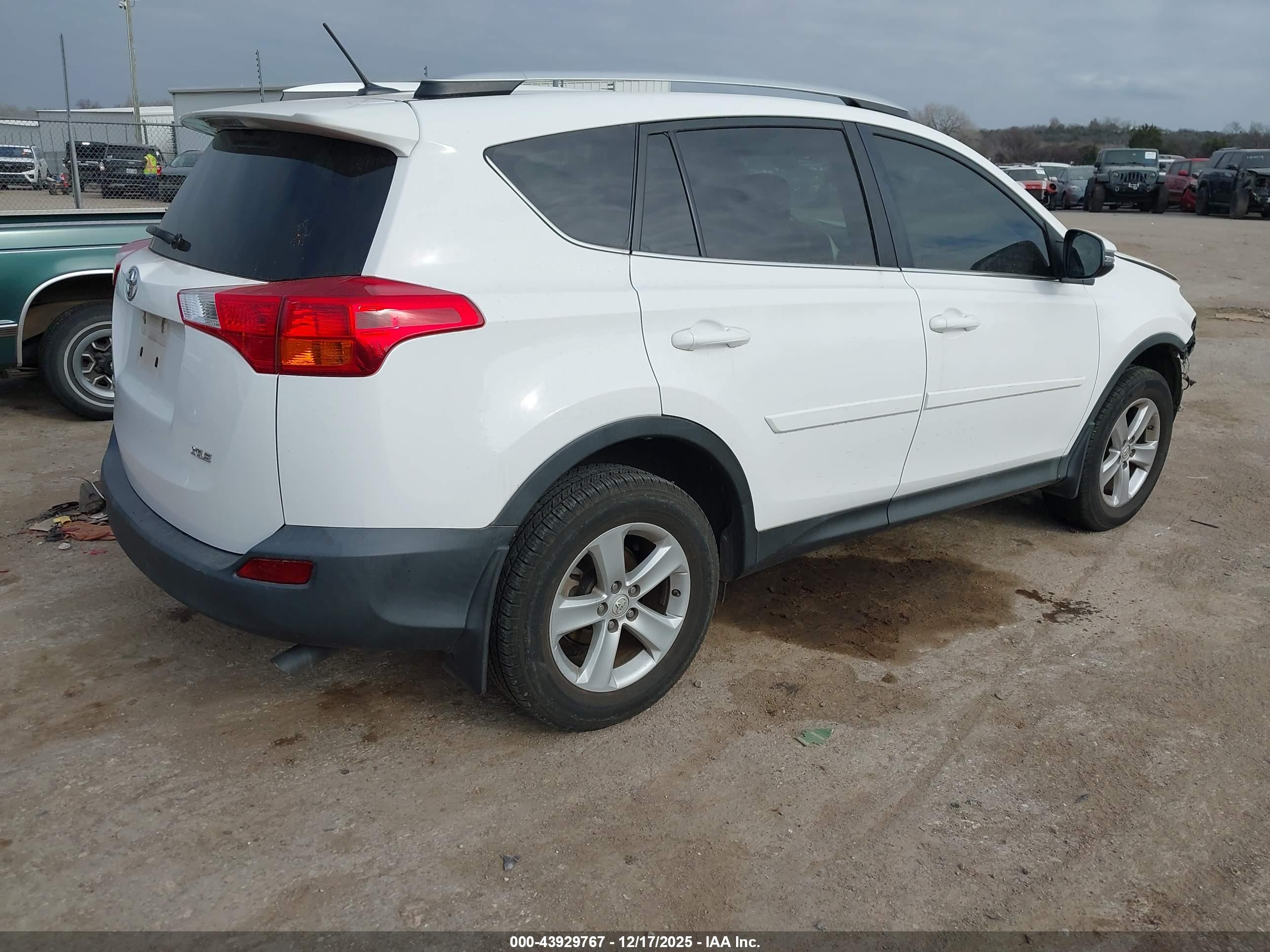 TOYOTA RAV4 image 4