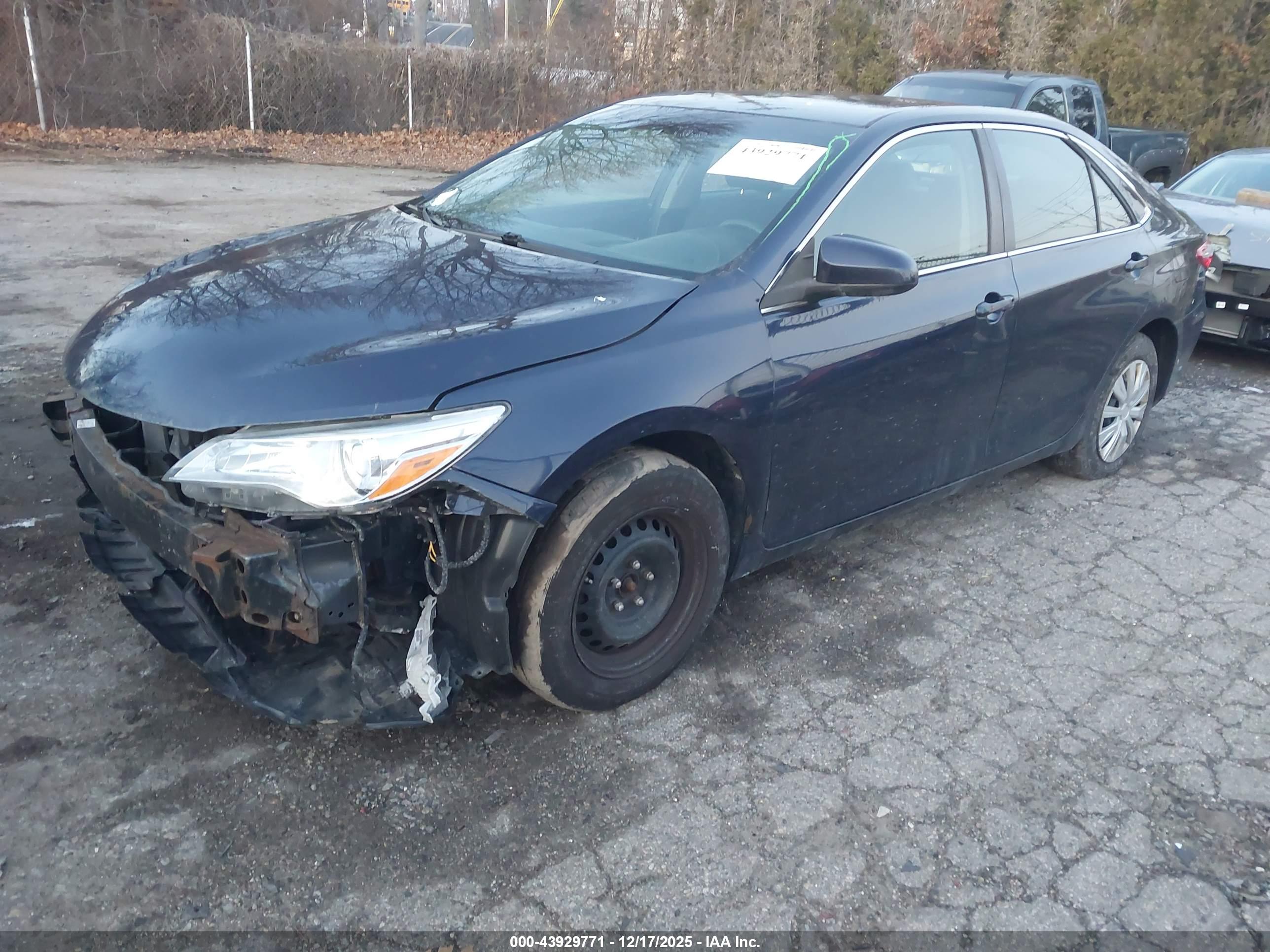 TOYOTA CAMRY image 2