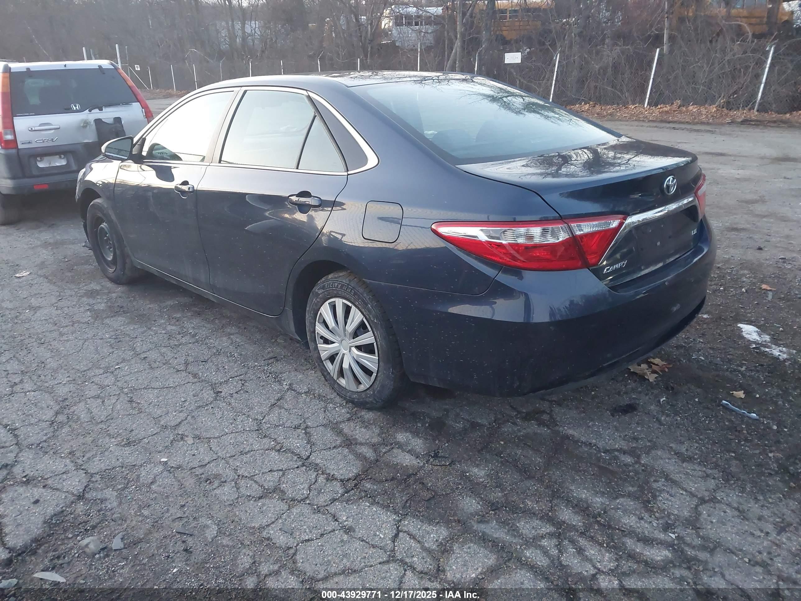 TOYOTA CAMRY image 3