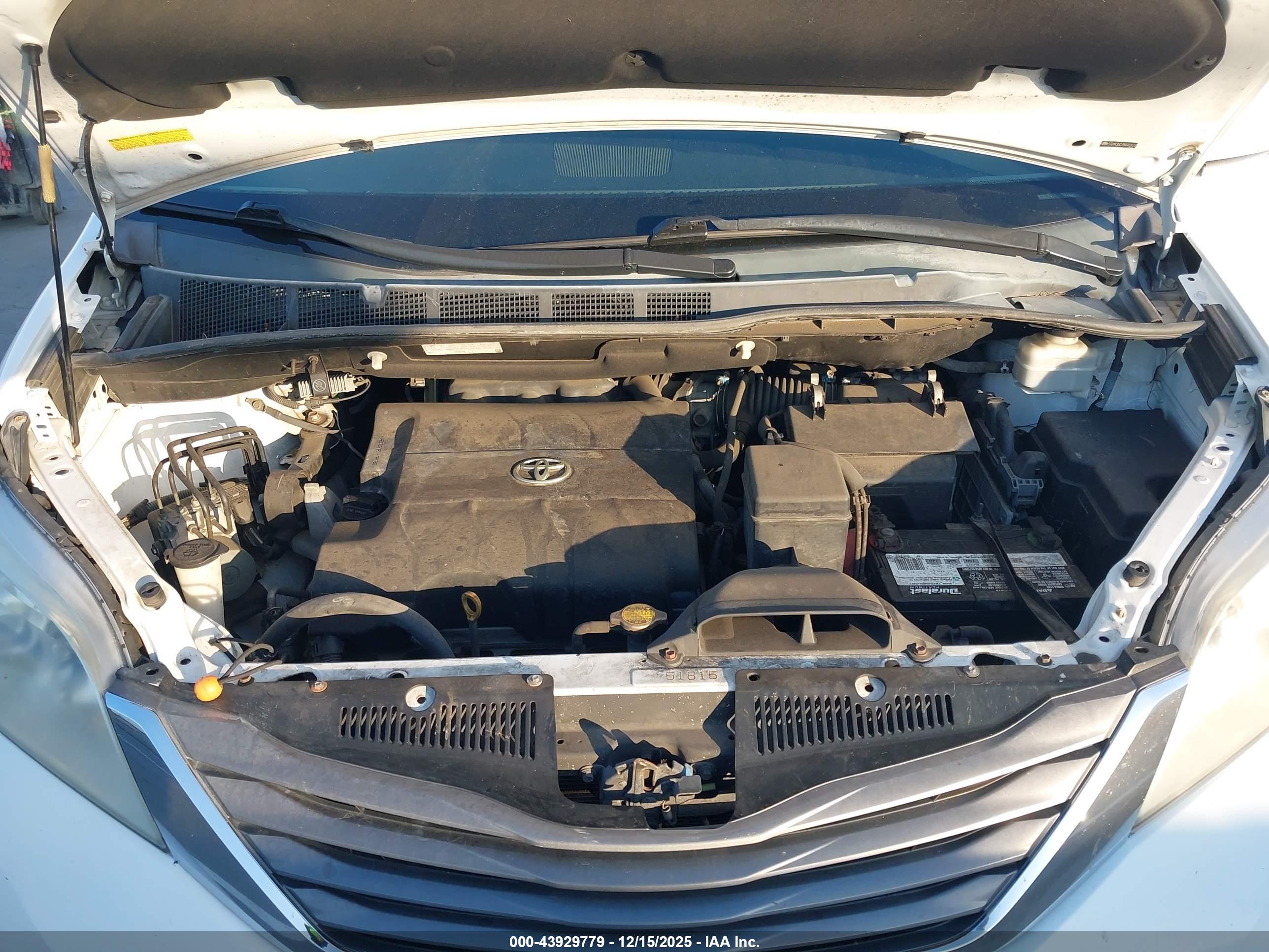 TOYOTA SIENNA image 10