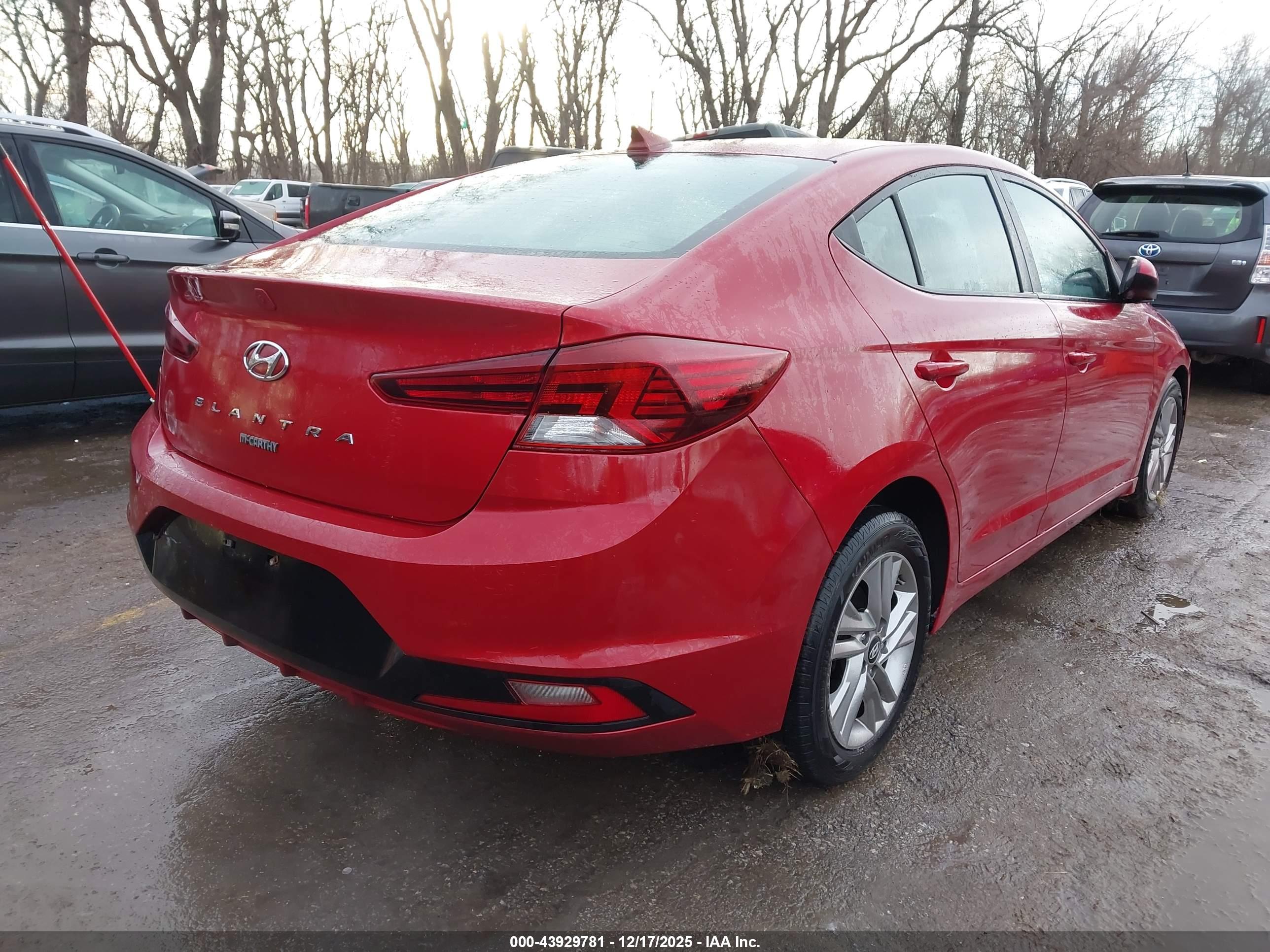 HYUNDAI ELANTRA image 4