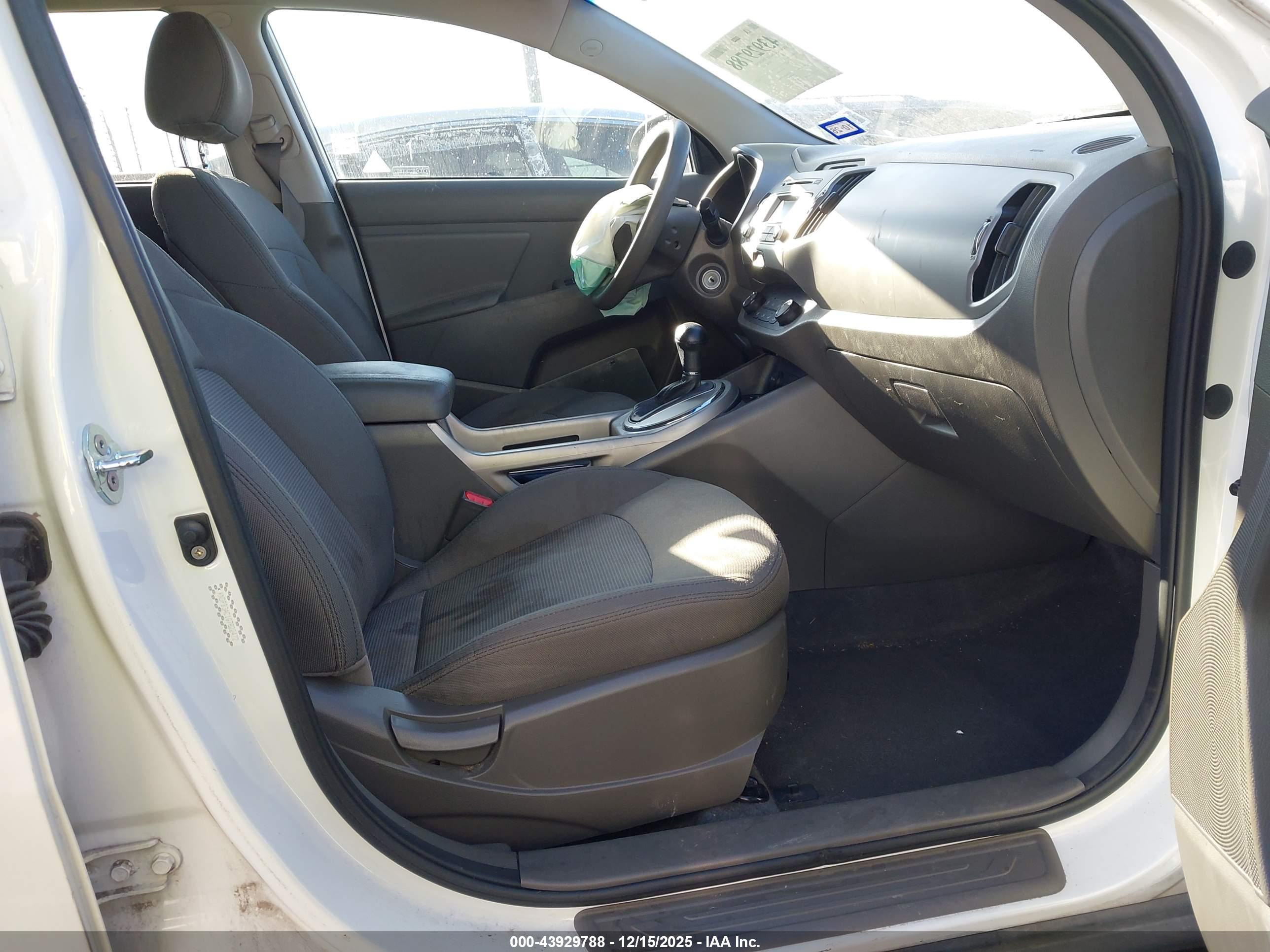 KIA SPORTAGE image 5