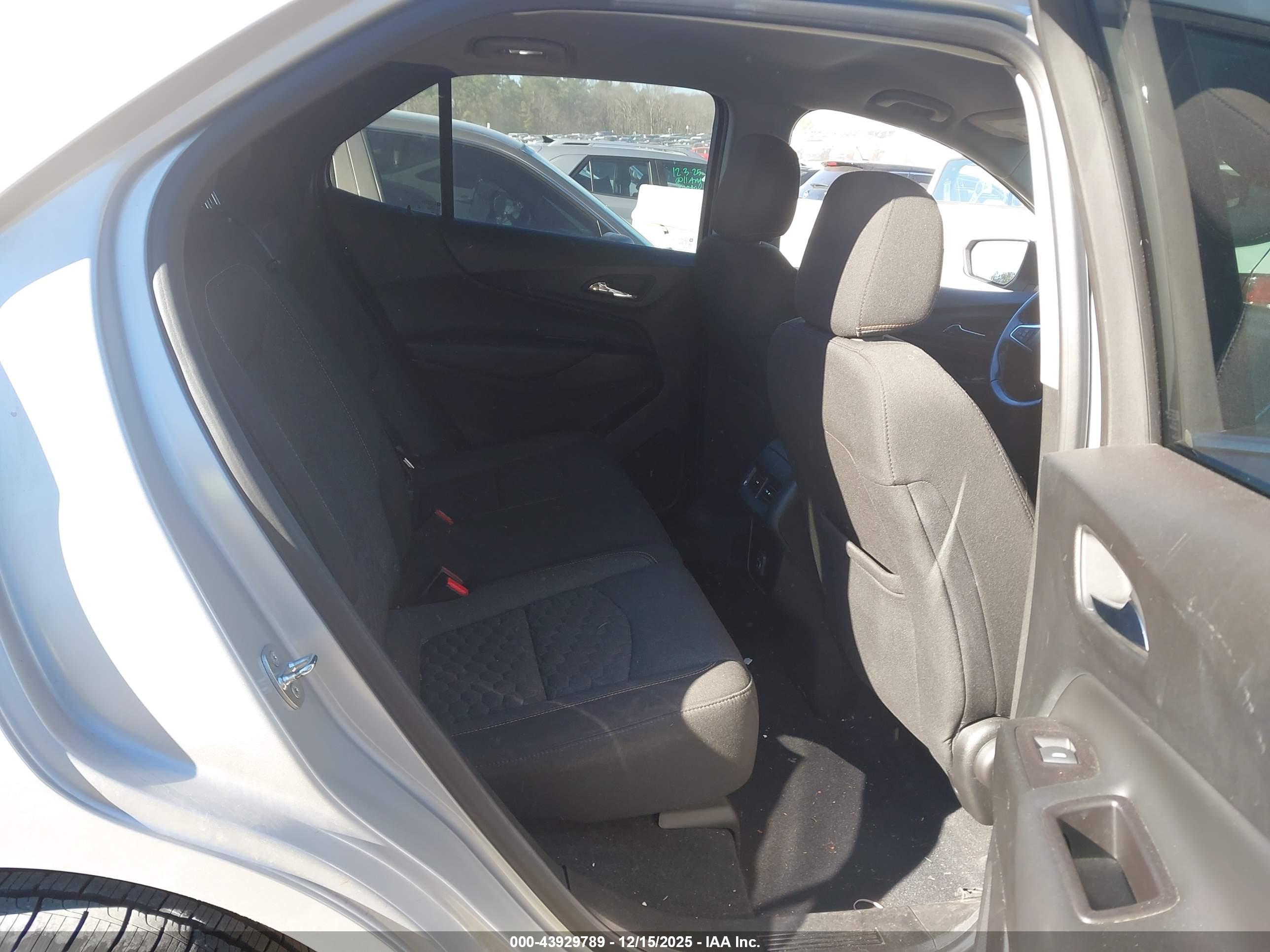 CHEVROLET EQUINOX image 8