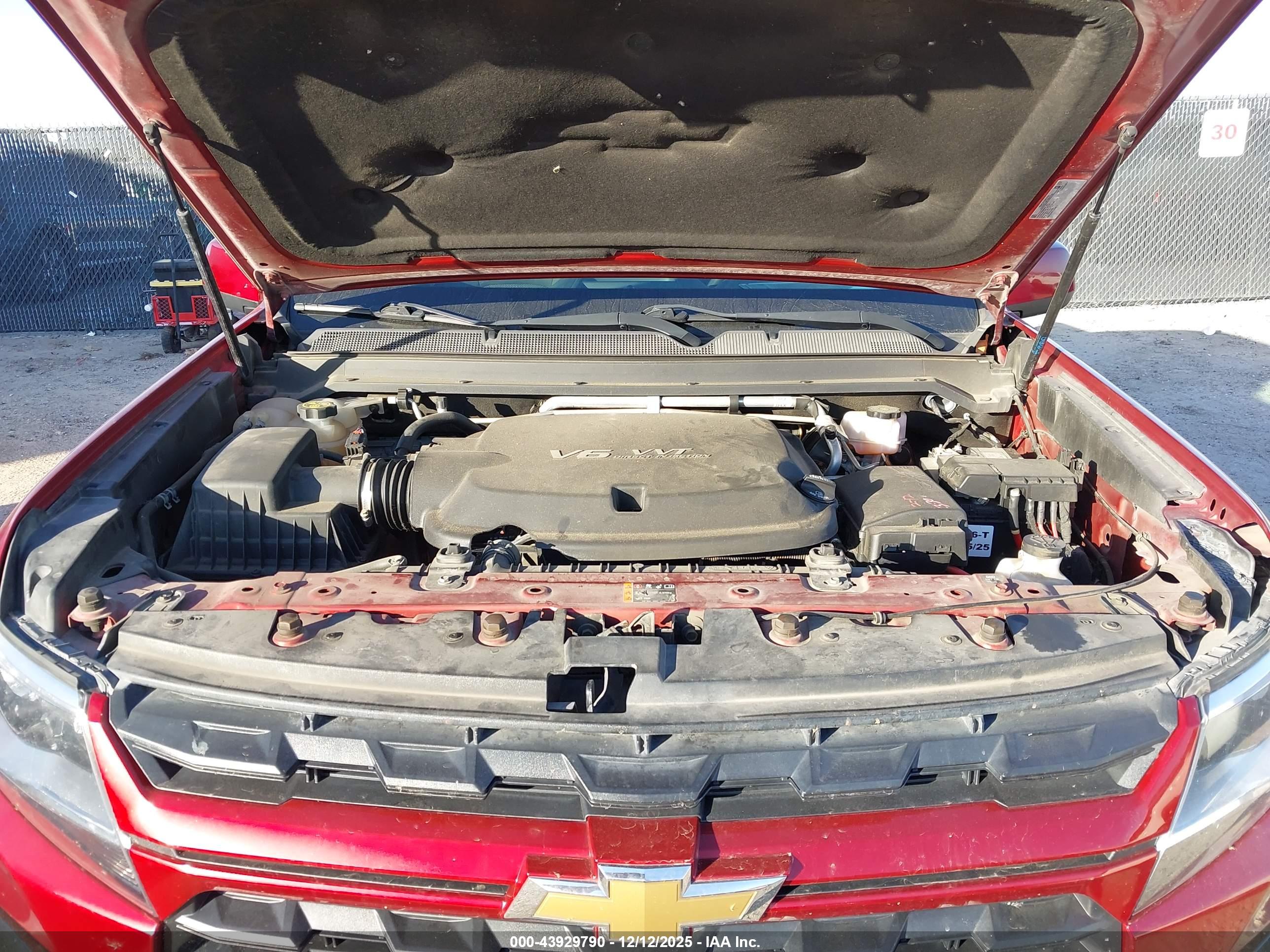 CHEVROLET COLORADO image 10