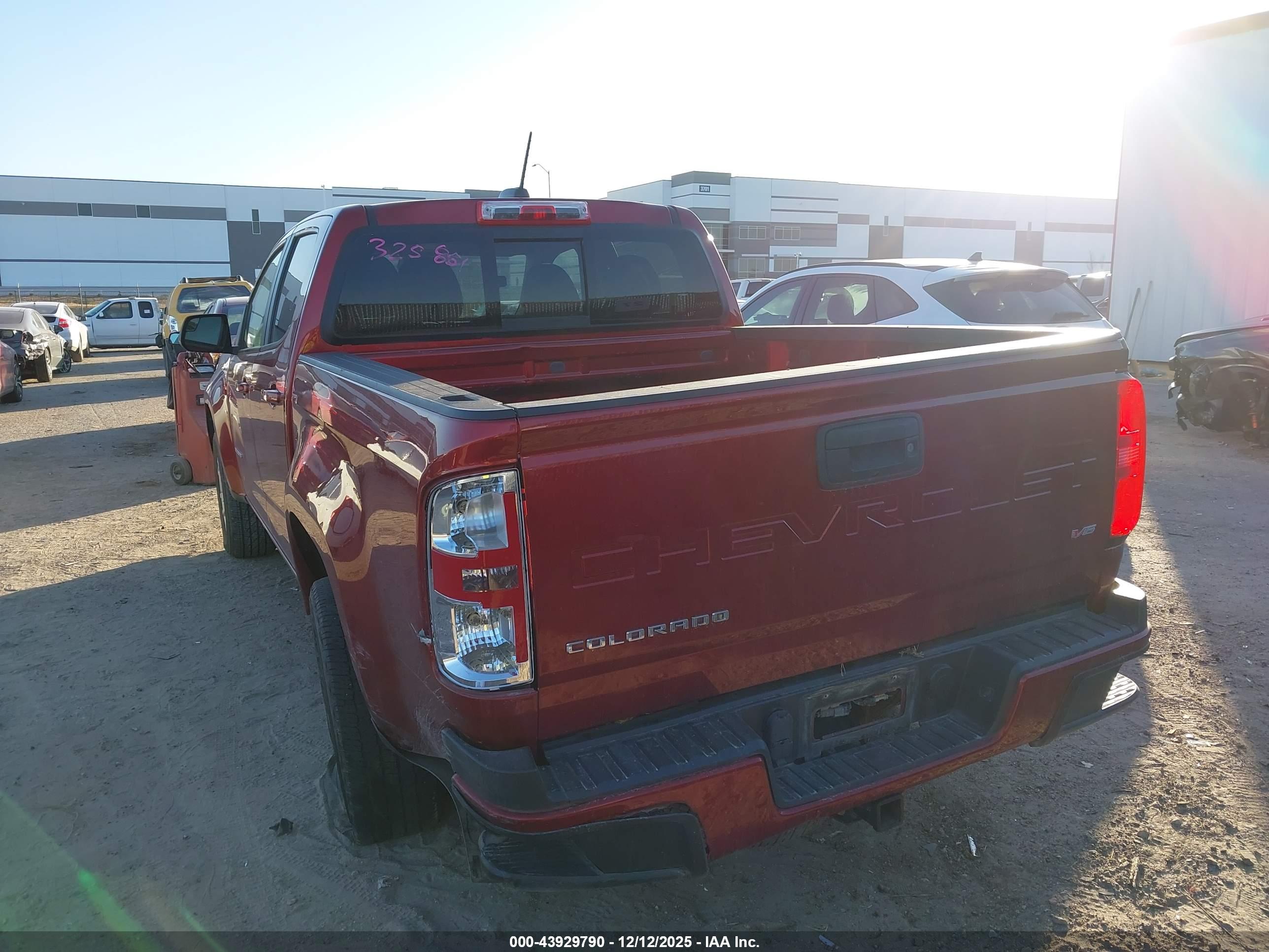 CHEVROLET COLORADO image 3