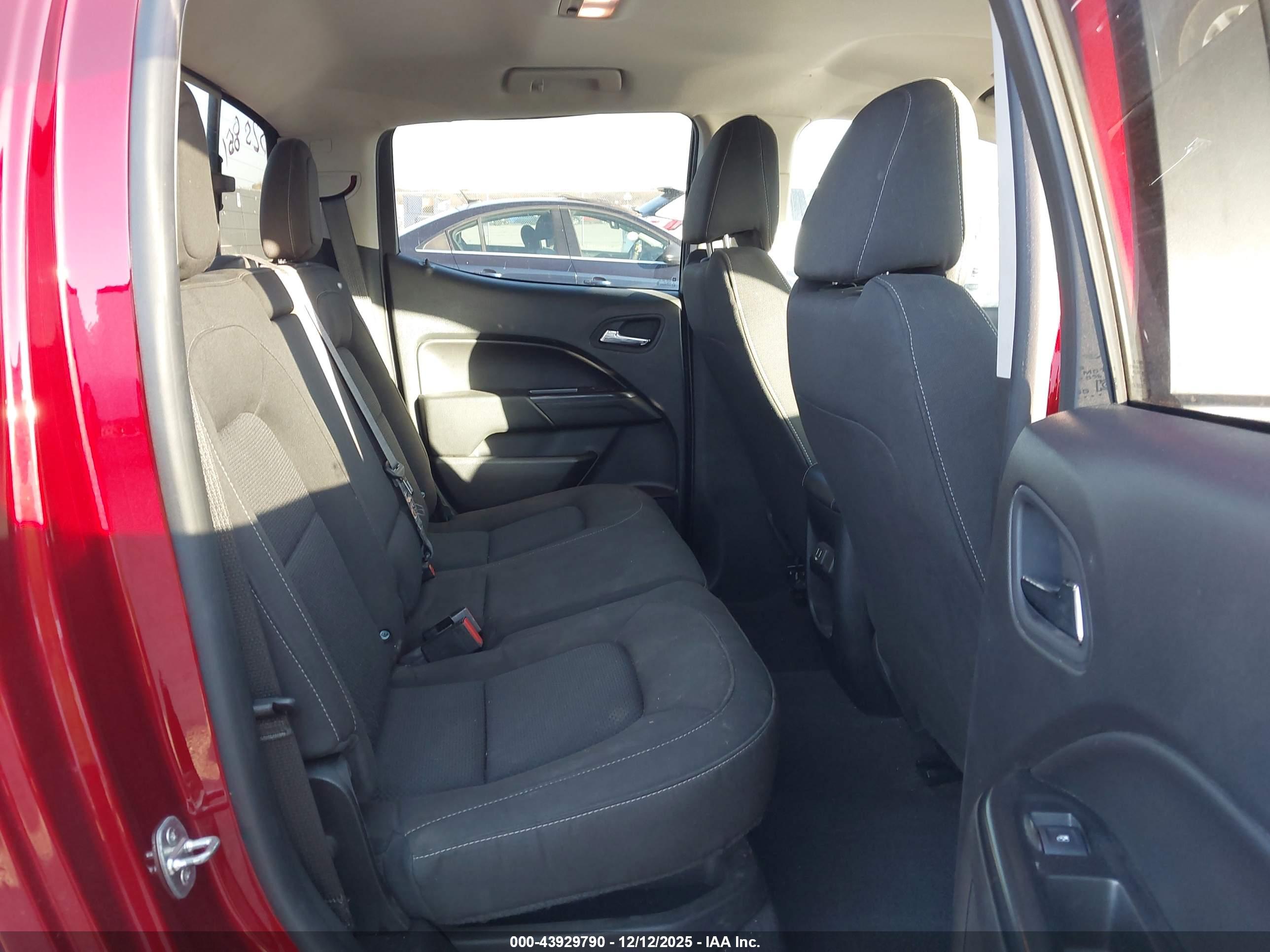 CHEVROLET COLORADO image 8