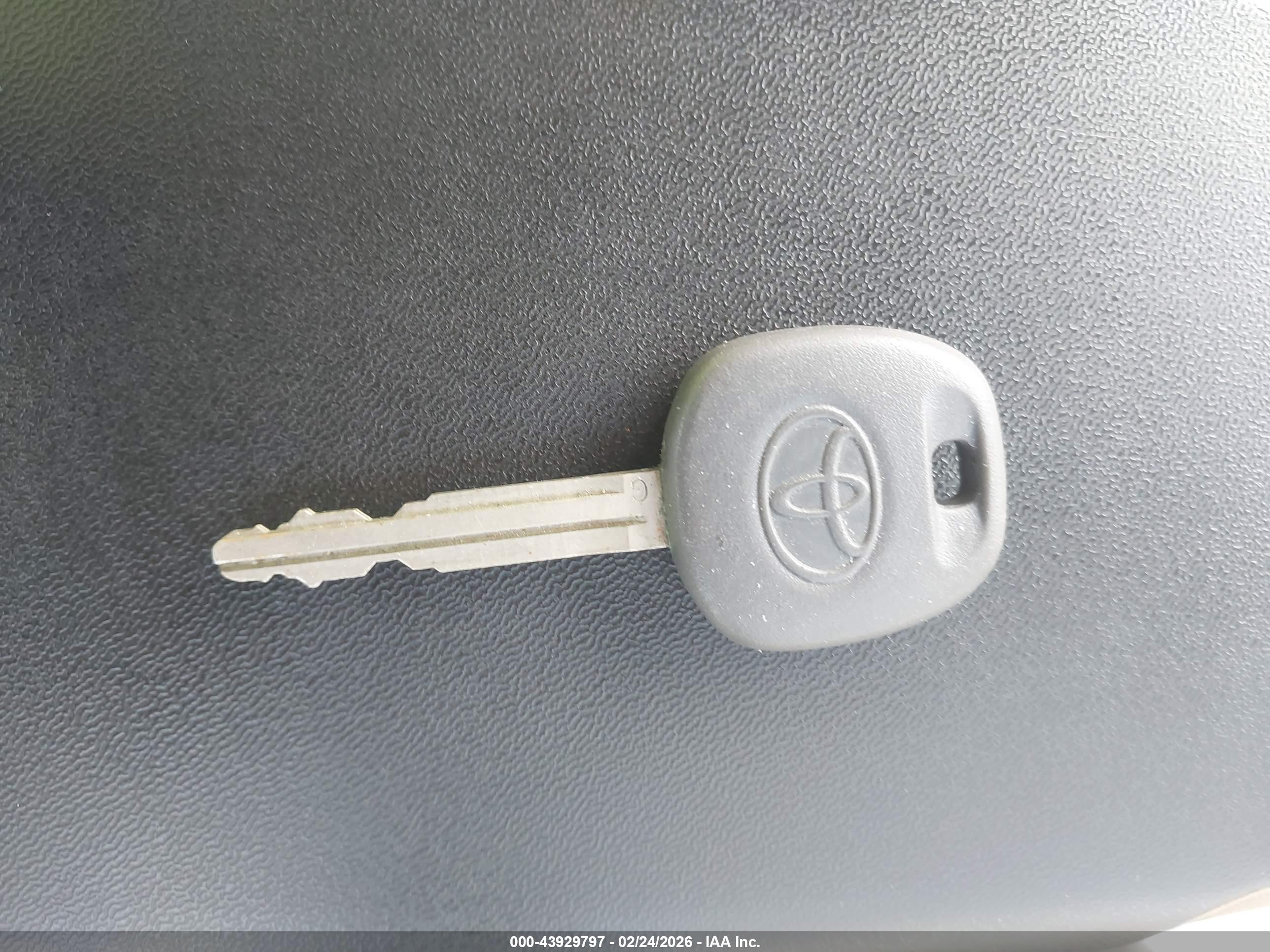 TOYOTA CAMRY image 11