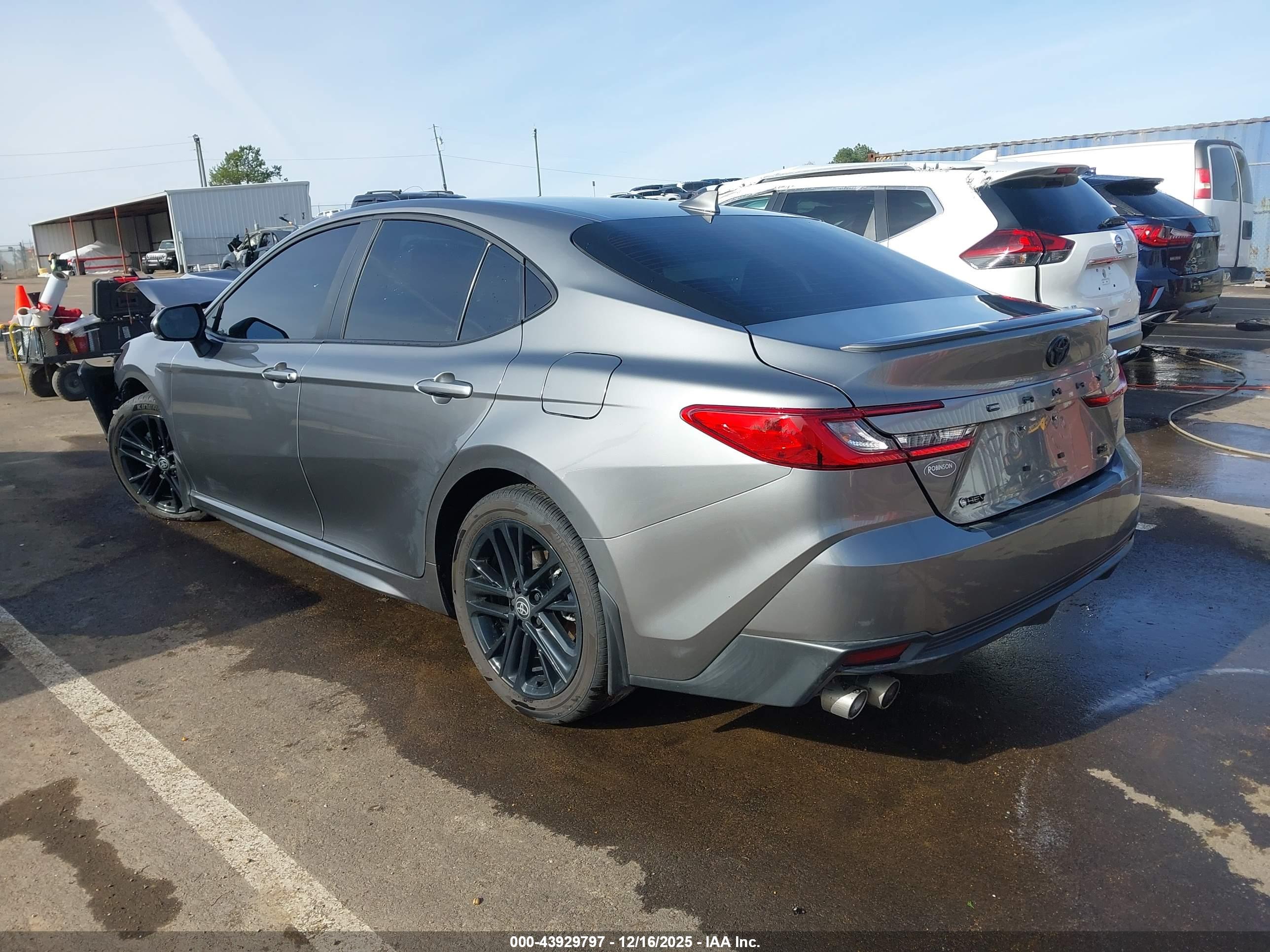 TOYOTA CAMRY image 3