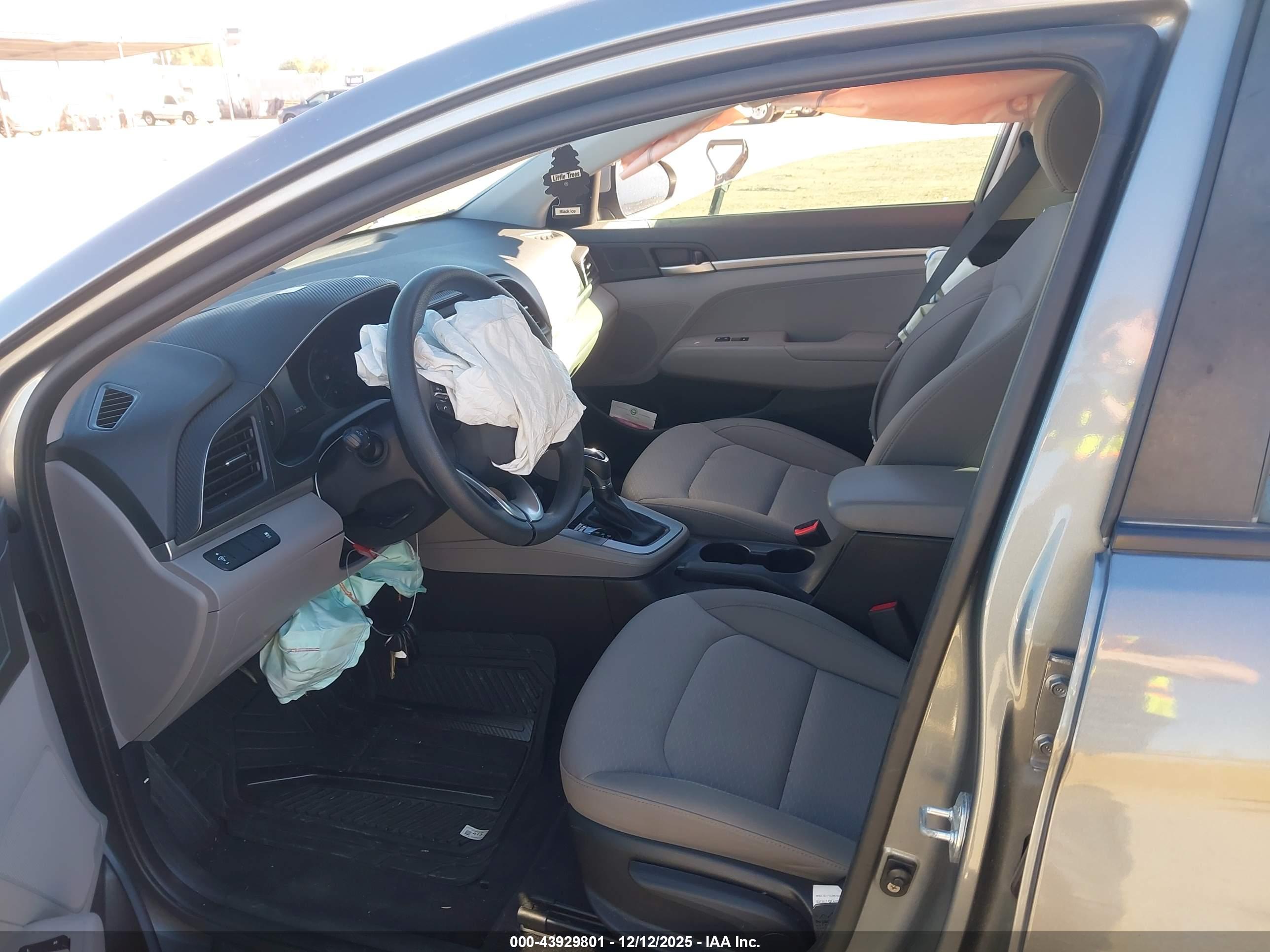 HYUNDAI ELANTRA image 5