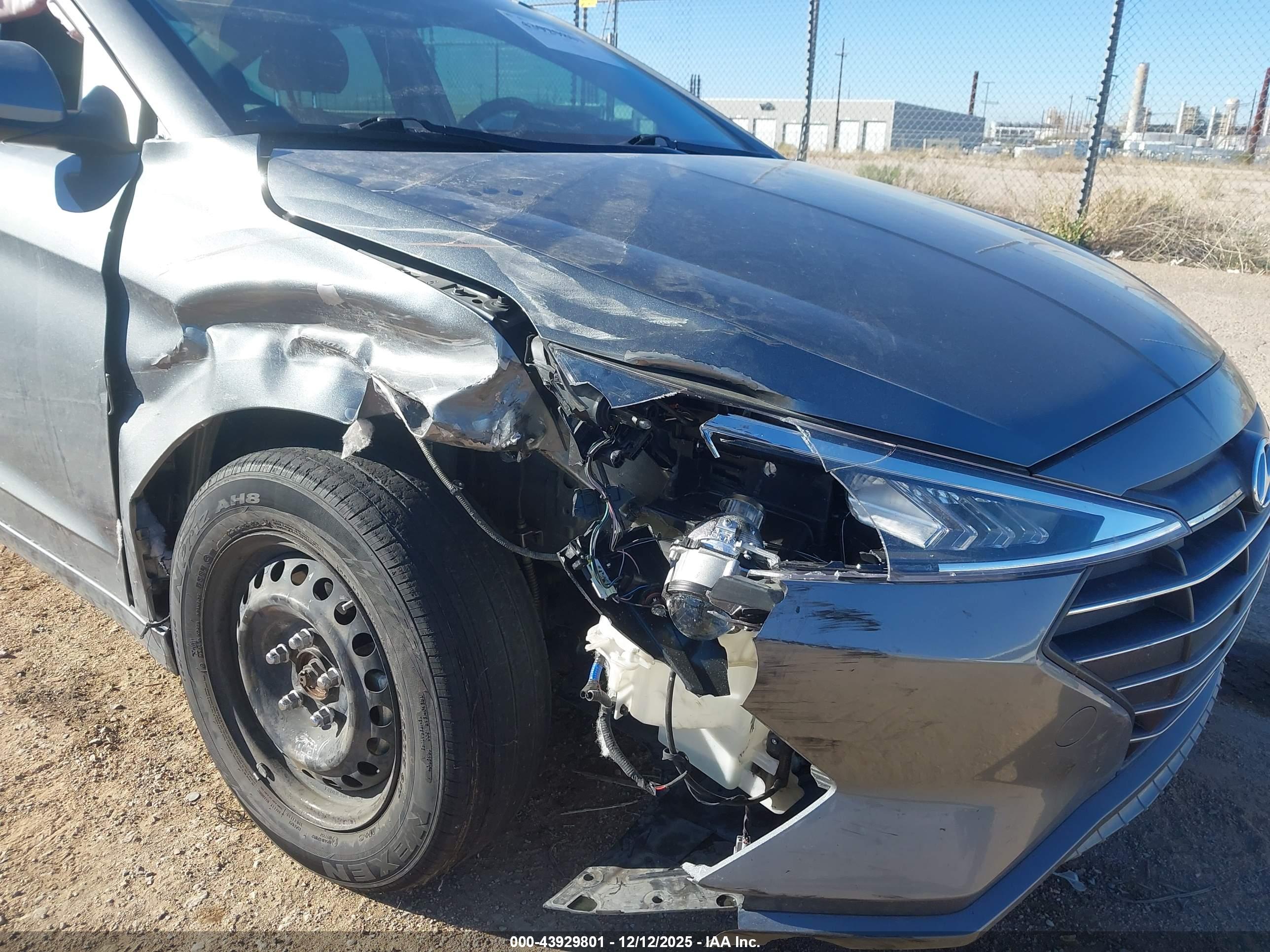 HYUNDAI ELANTRA image 6