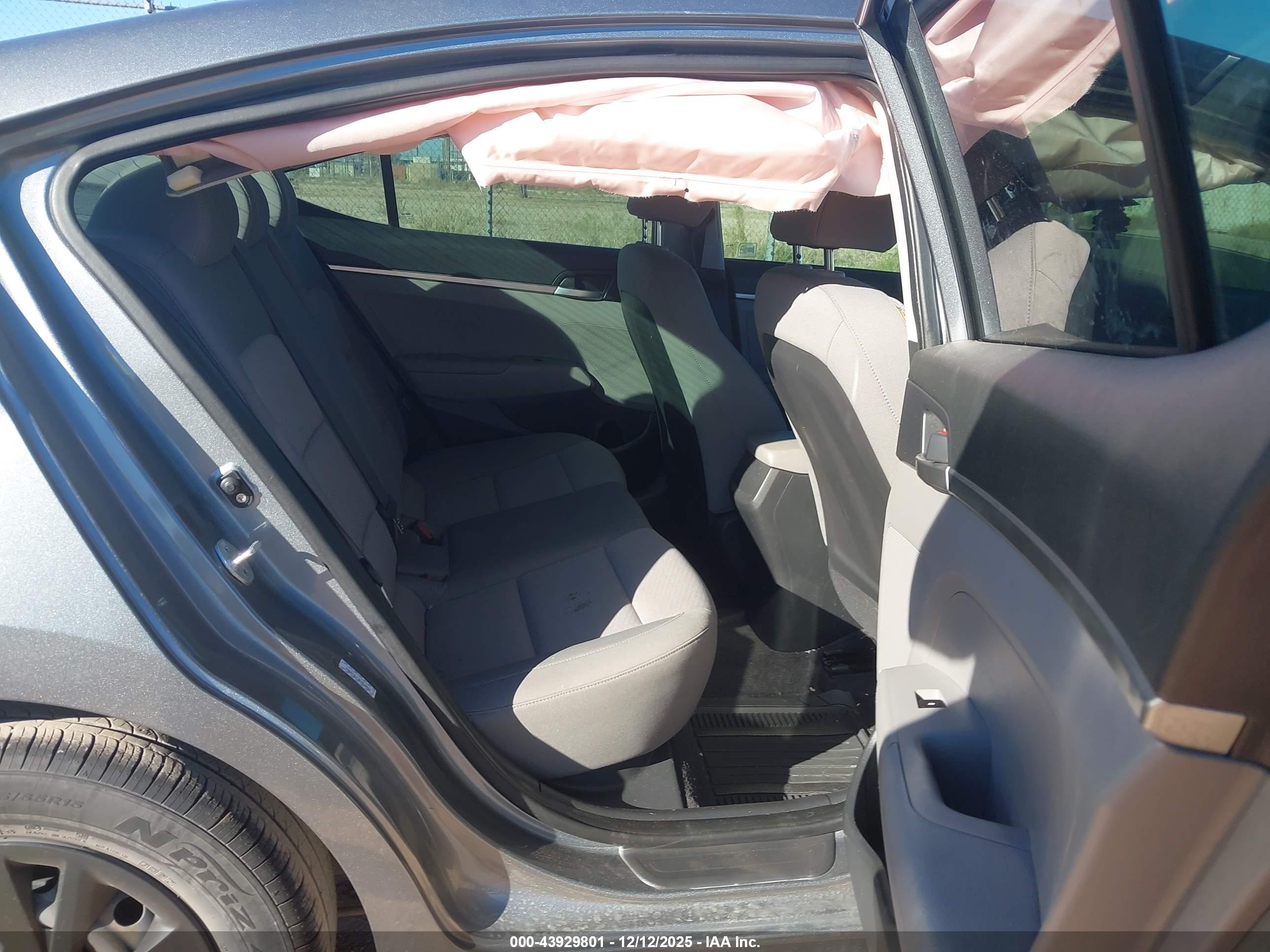 HYUNDAI ELANTRA image 8
