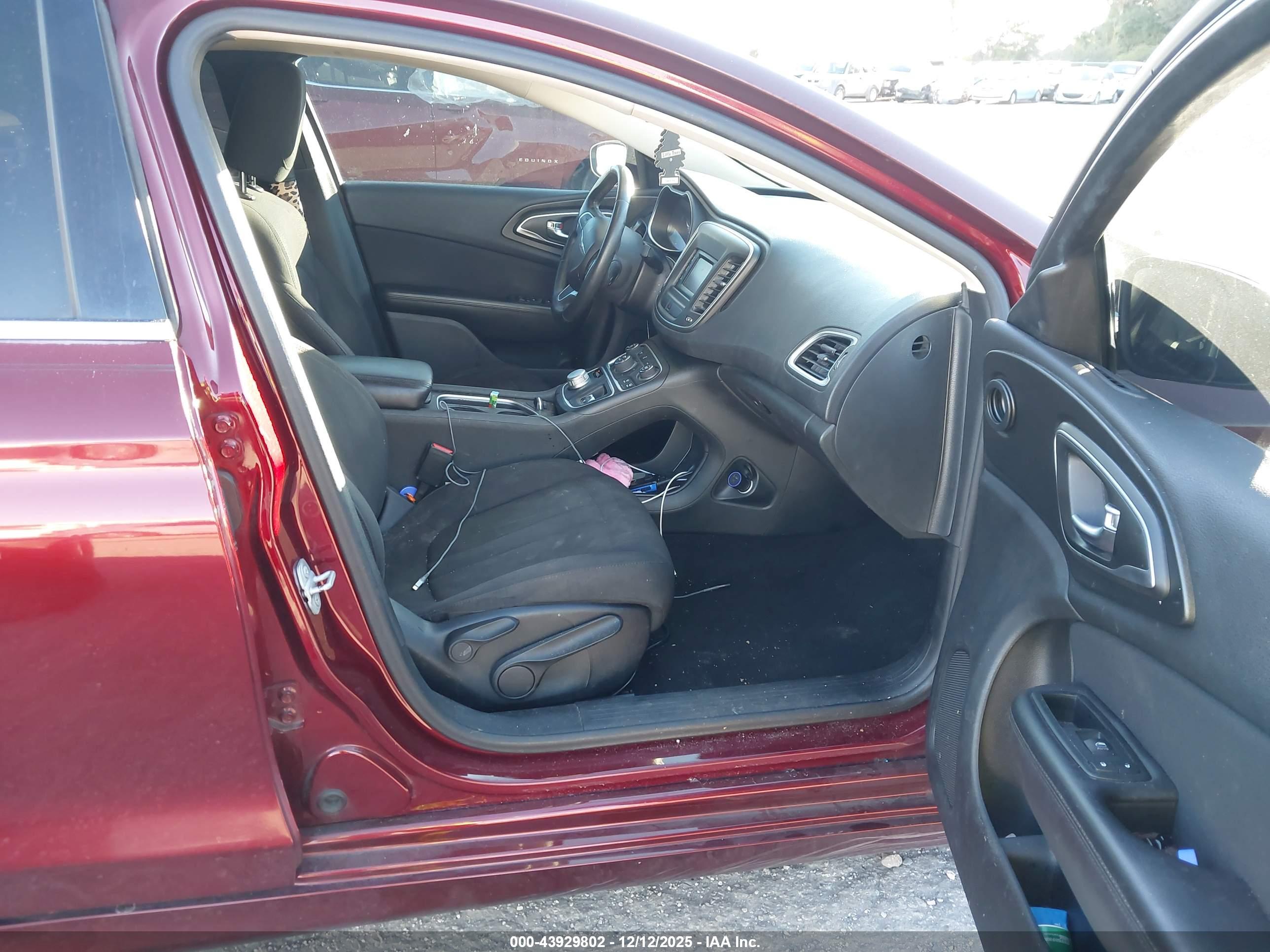 CHRYSLER 200 image 5