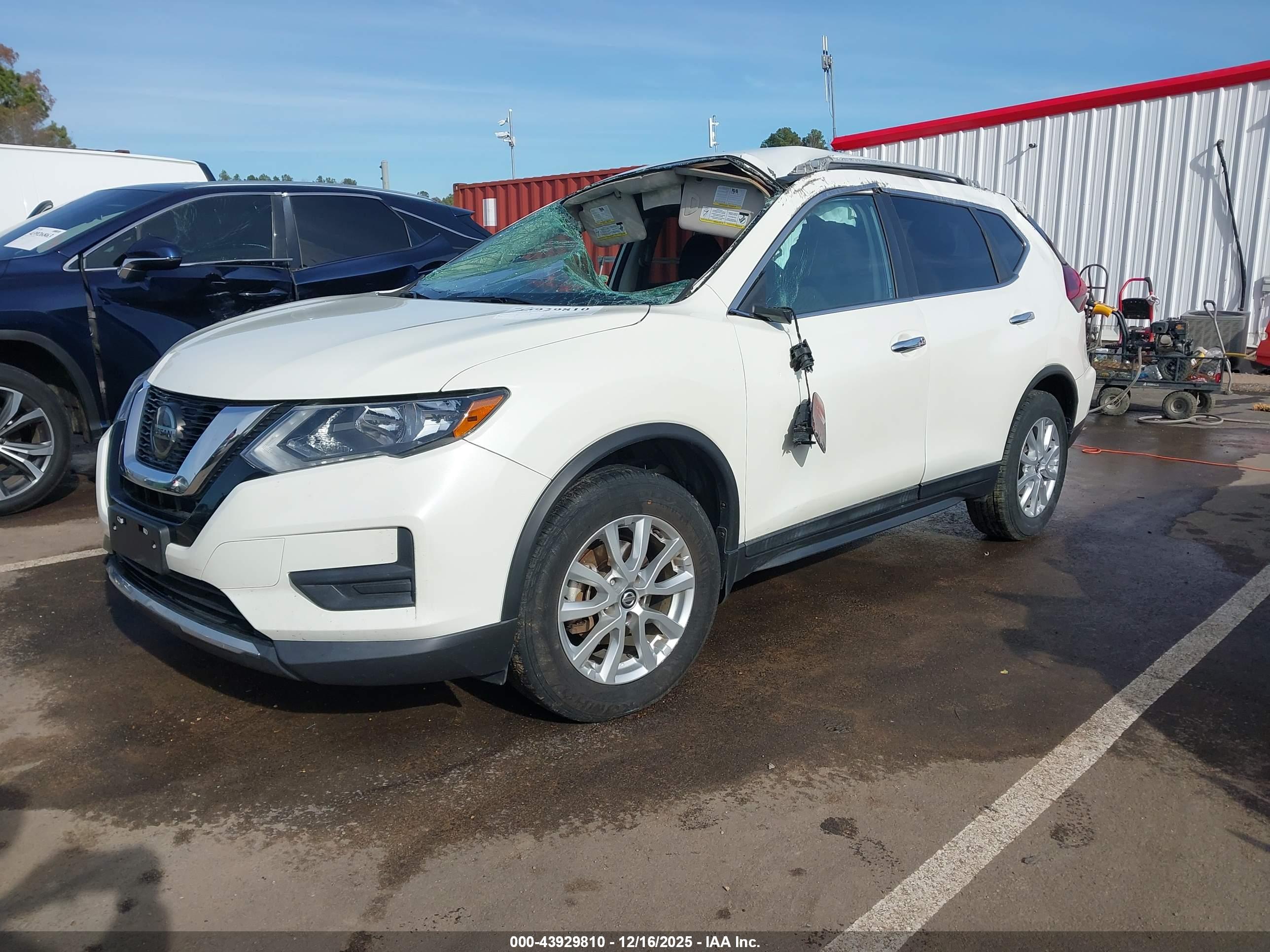 NISSAN ROGUE image 2