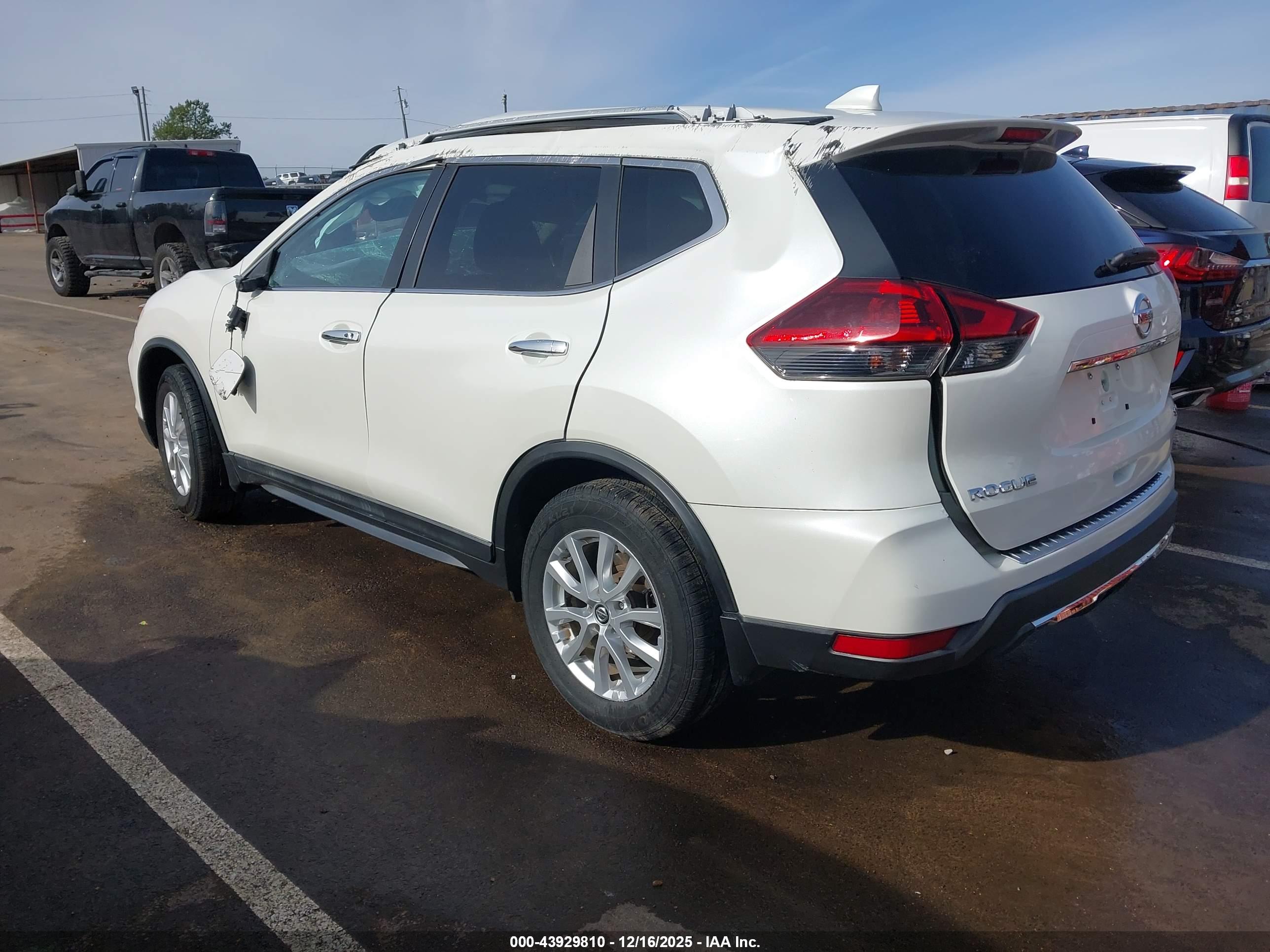 NISSAN ROGUE image 3