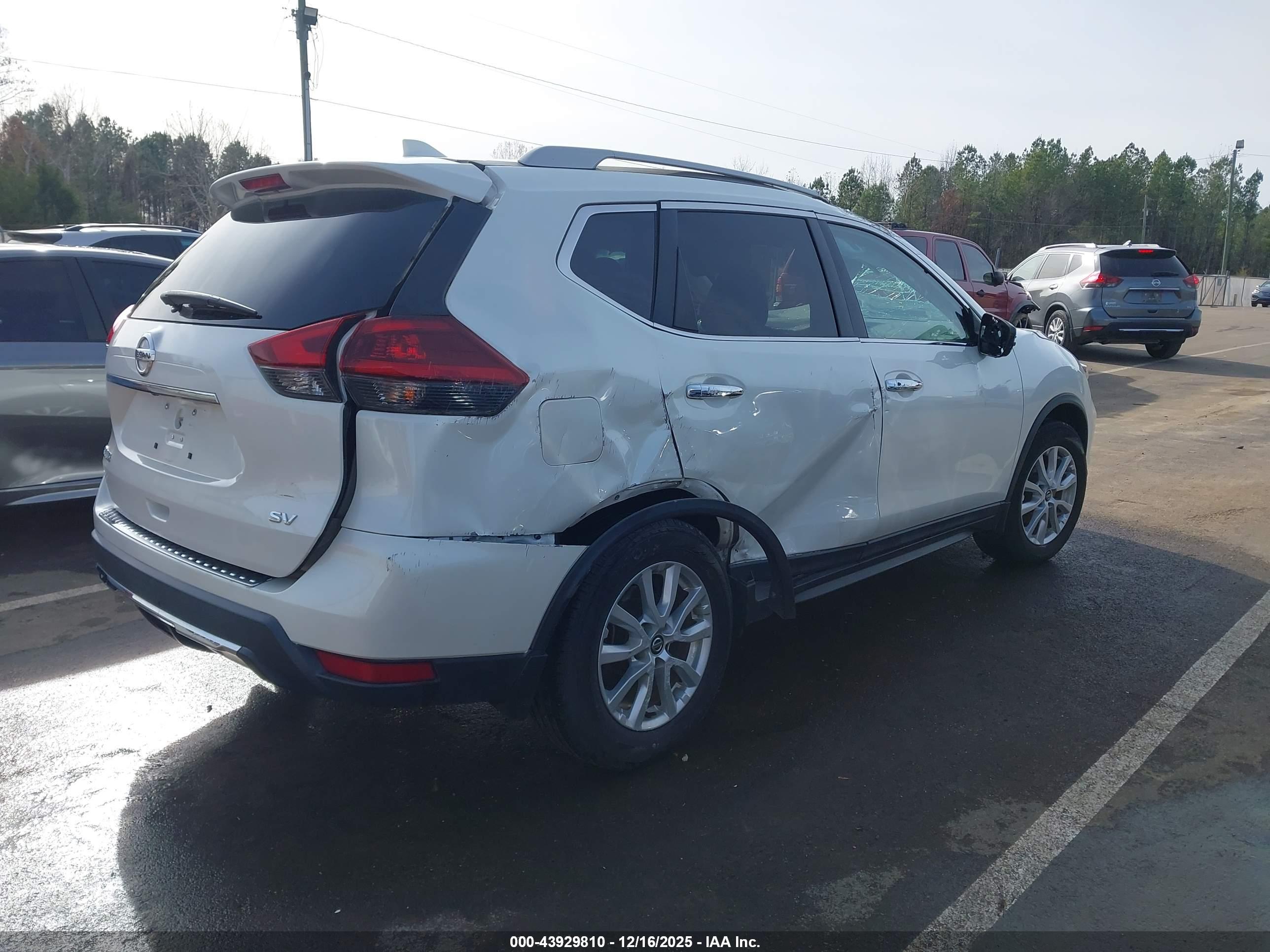 NISSAN ROGUE image 4