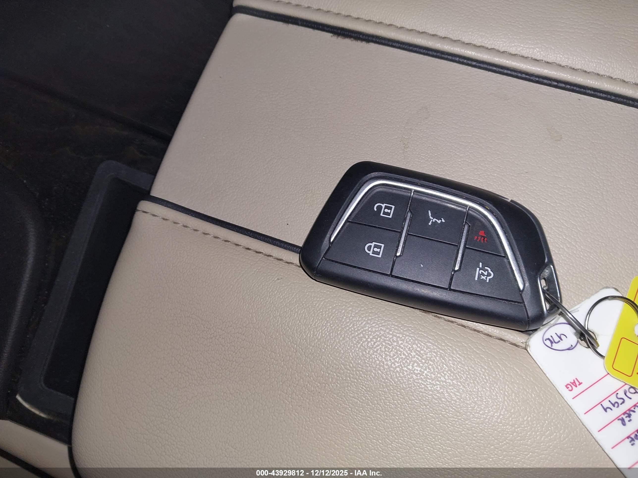 CADILLAC ESCALADE image 11