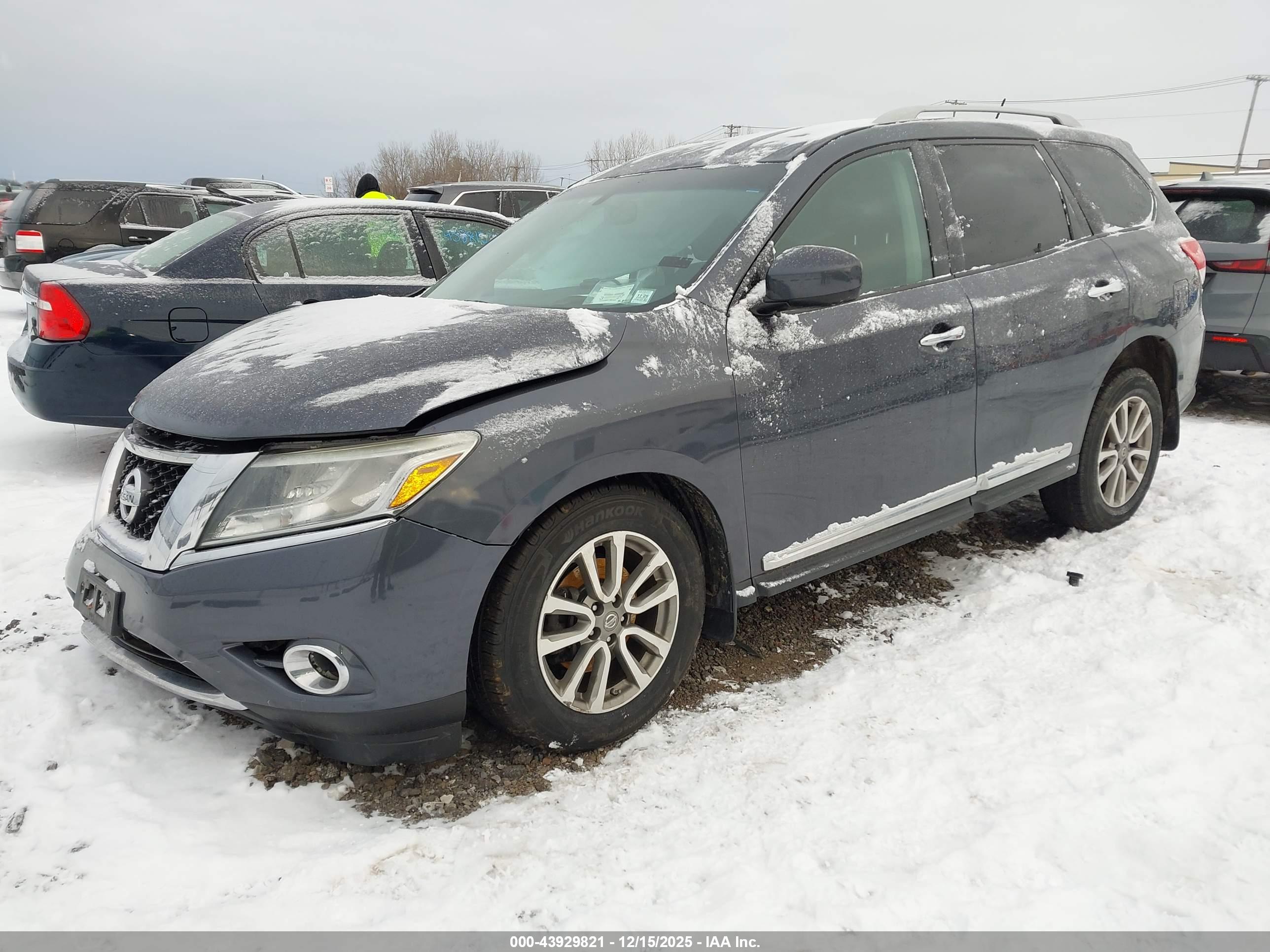 NISSAN PATHFINDER image 2