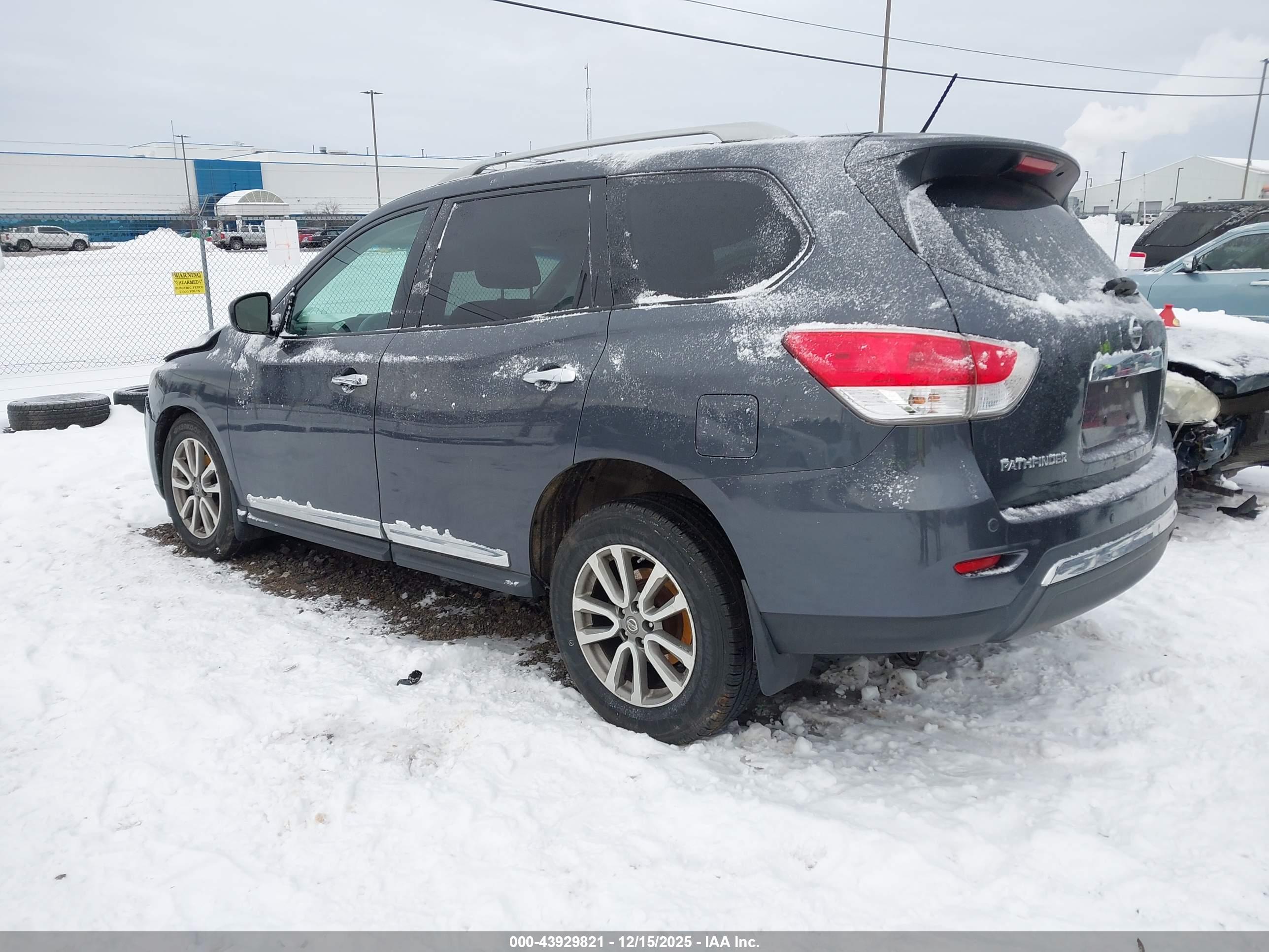 NISSAN PATHFINDER image 3