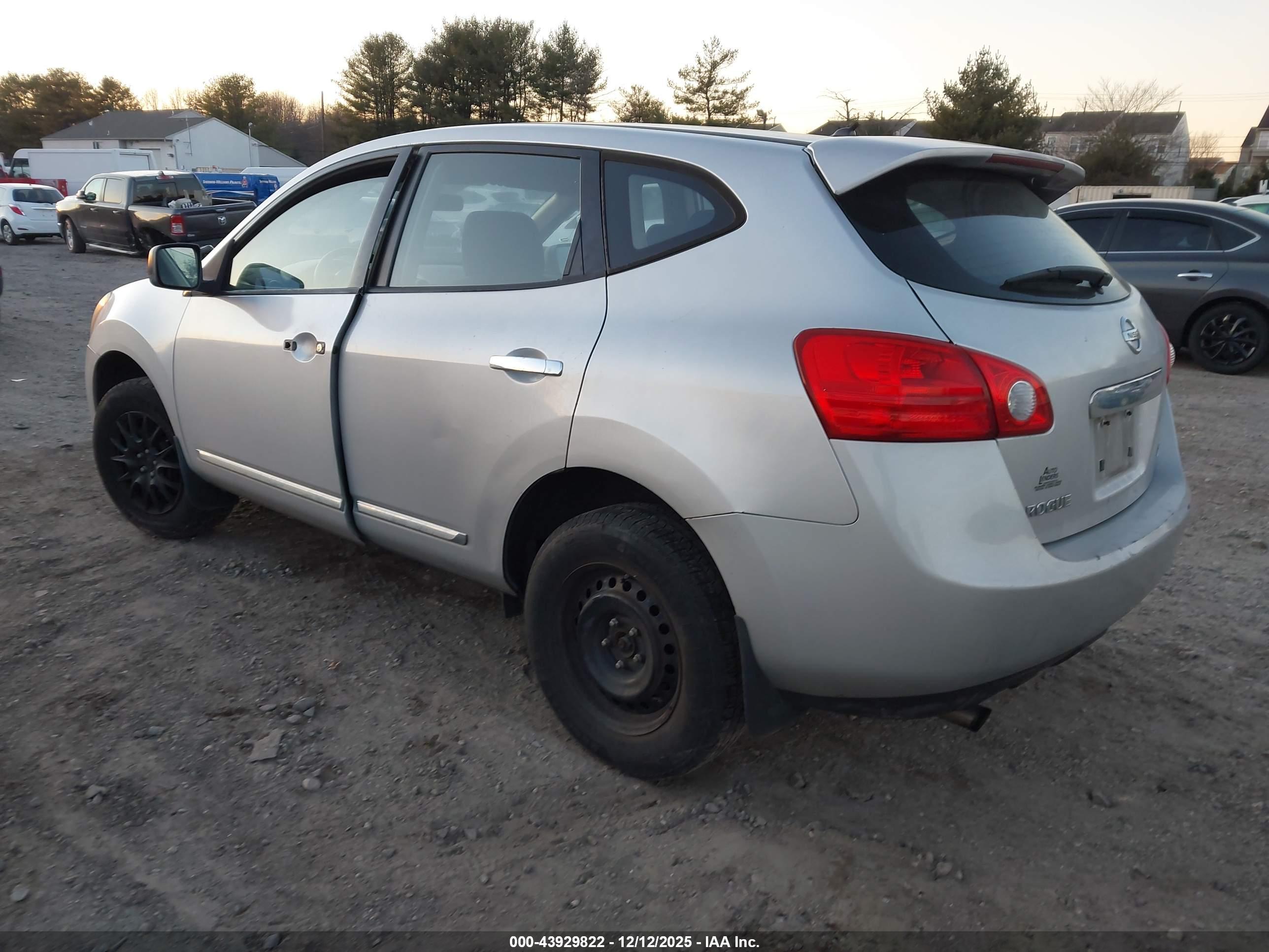 NISSAN ROGUE image 3