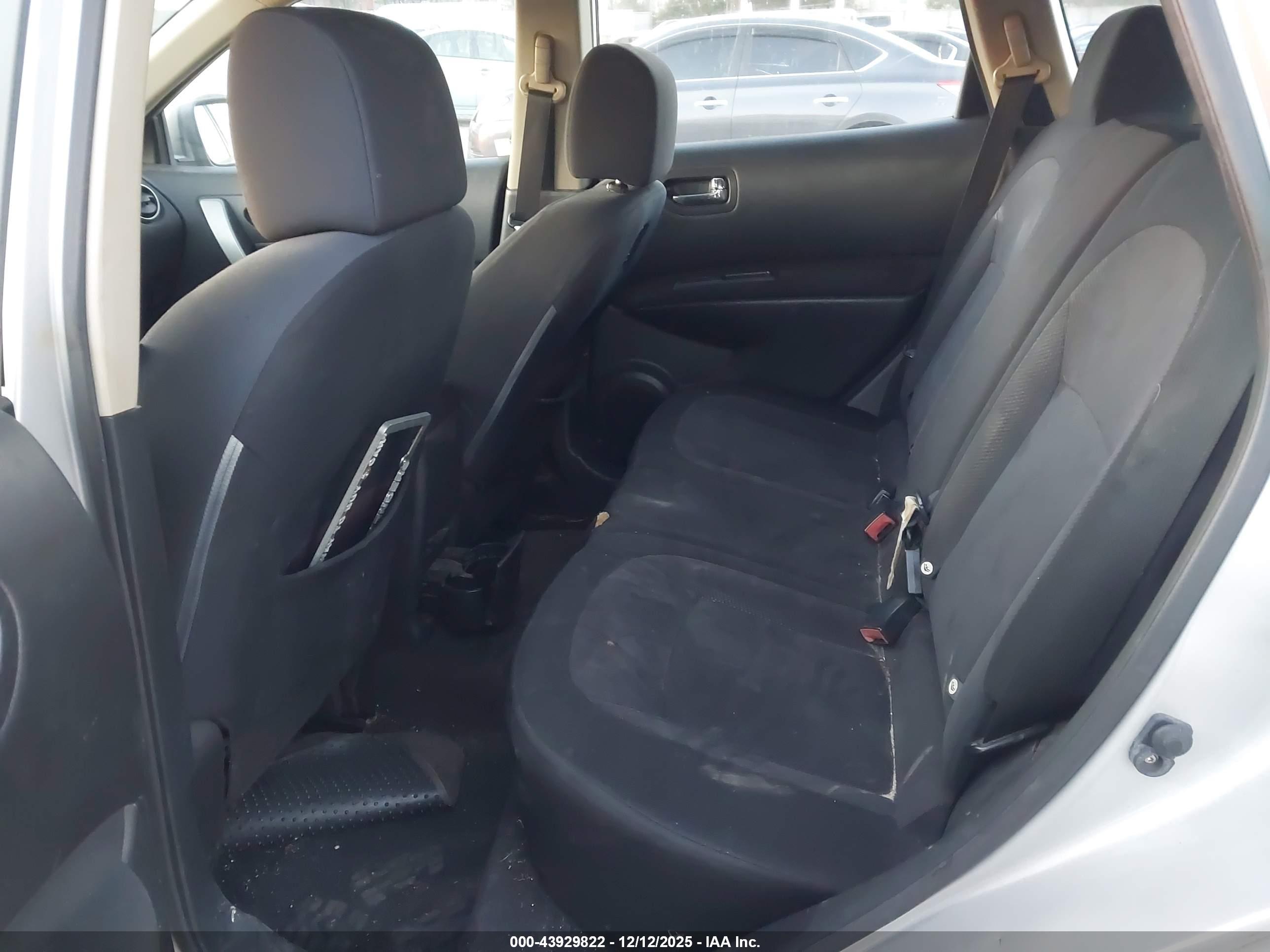 NISSAN ROGUE image 8