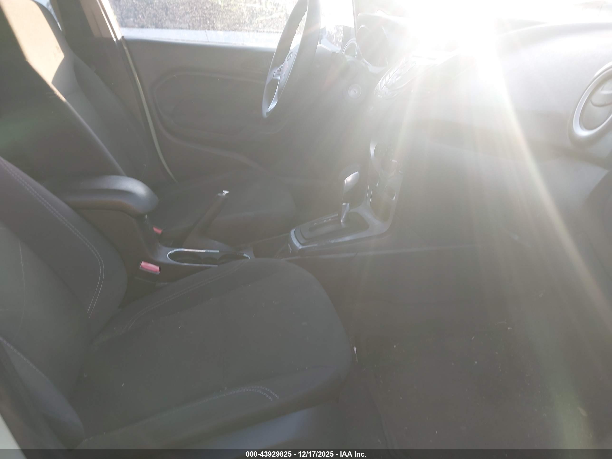 FORD FIESTA image 5