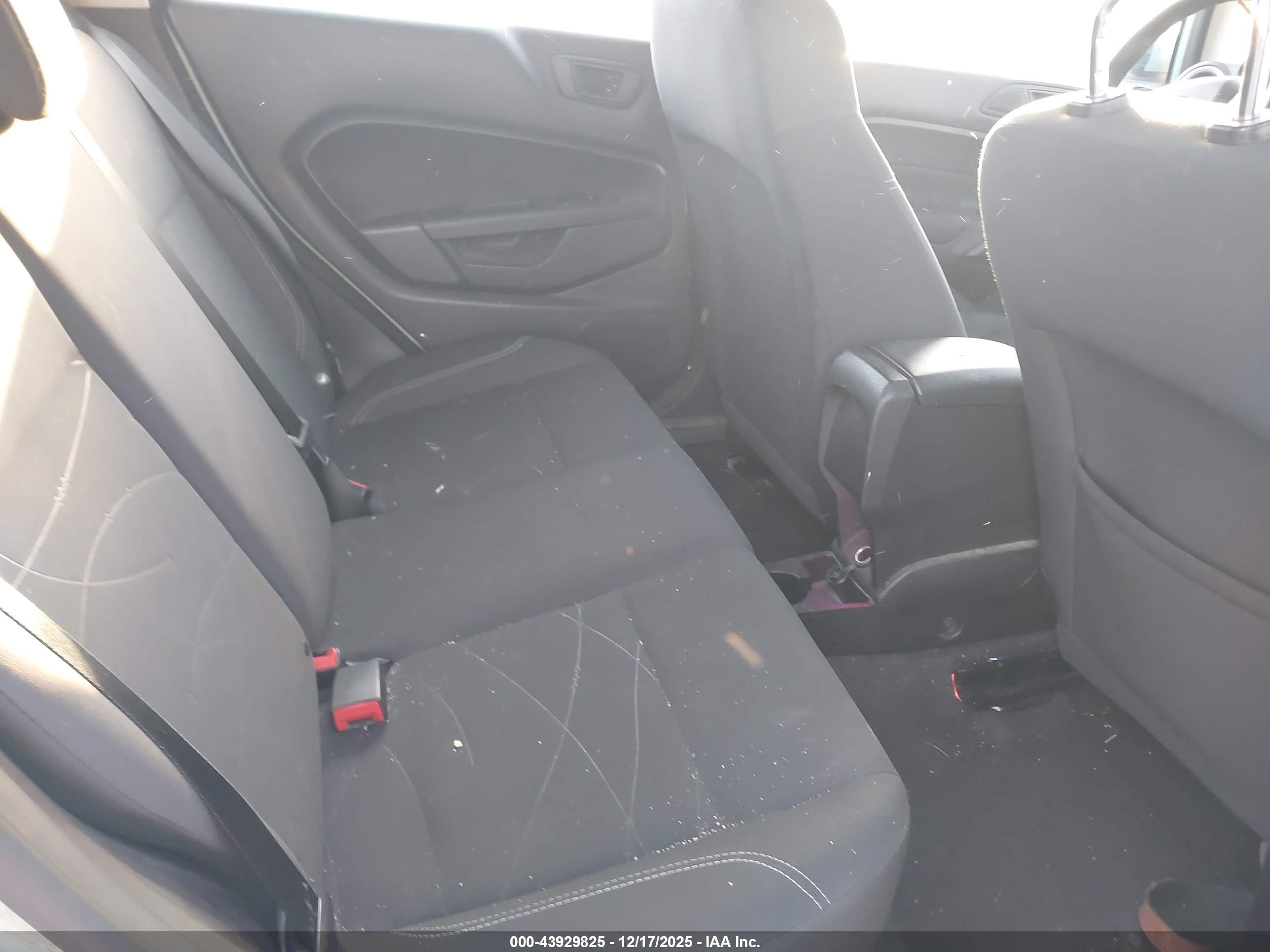 FORD FIESTA image 8