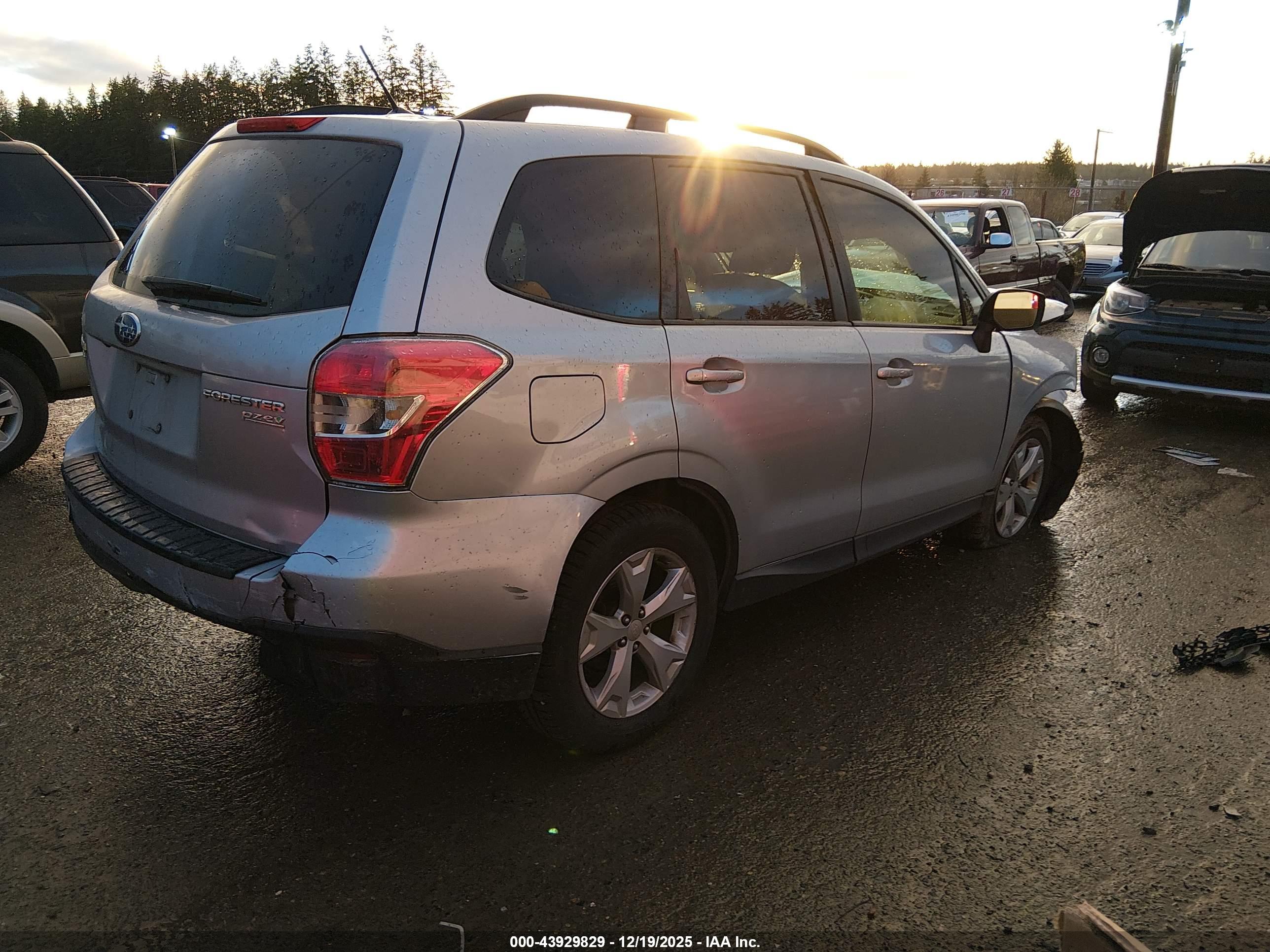 SUBARU FORESTER image 4