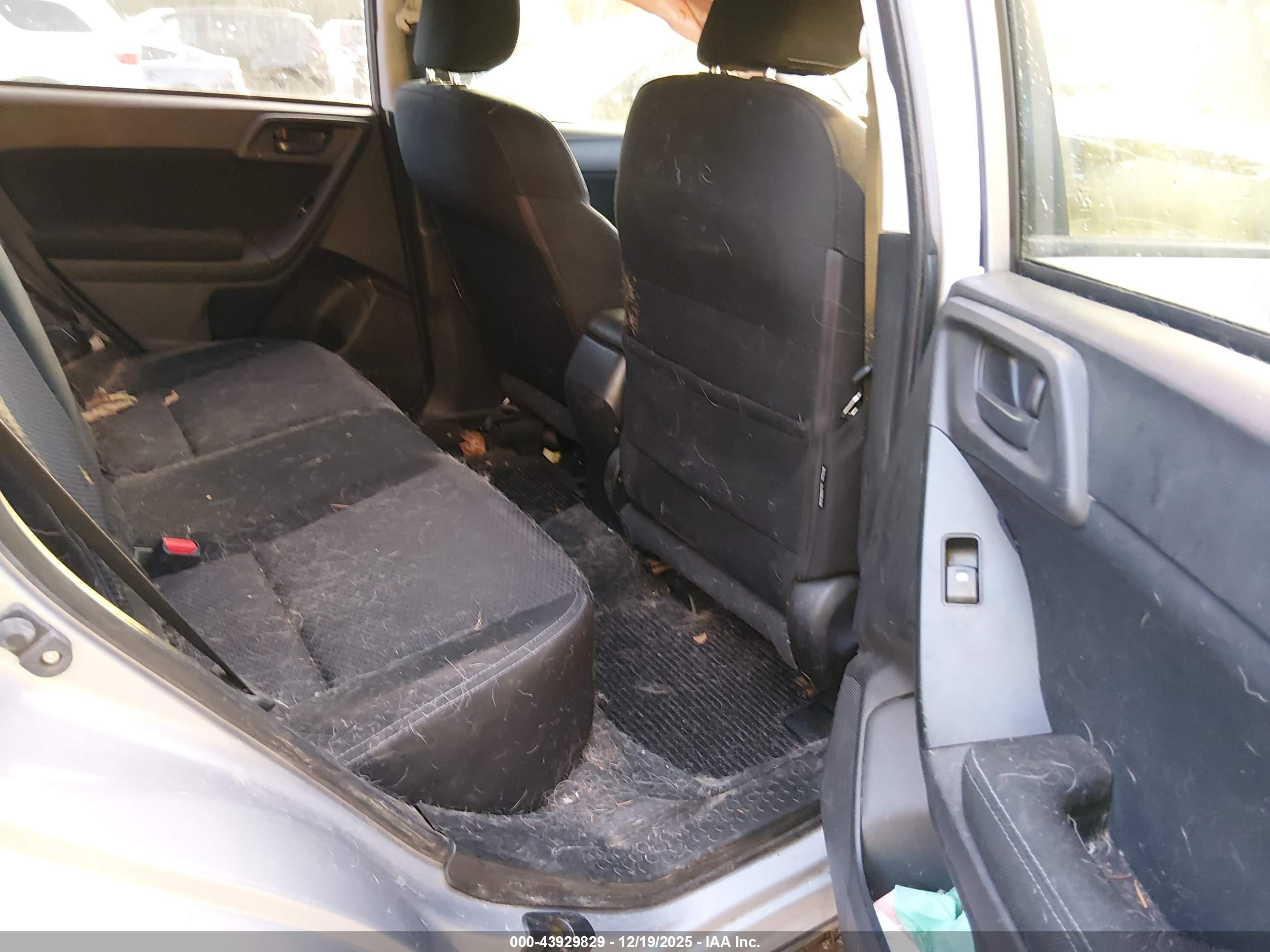 SUBARU FORESTER image 8