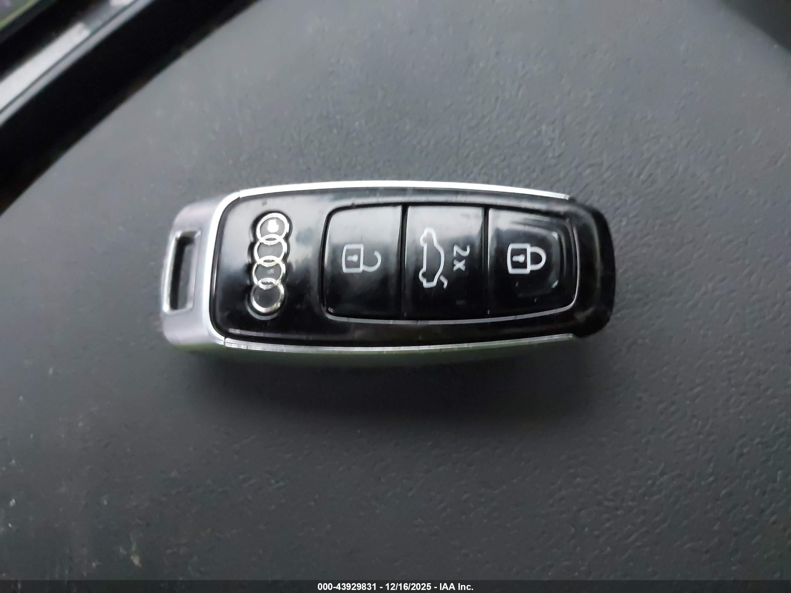 AUDI Q7 image 11
