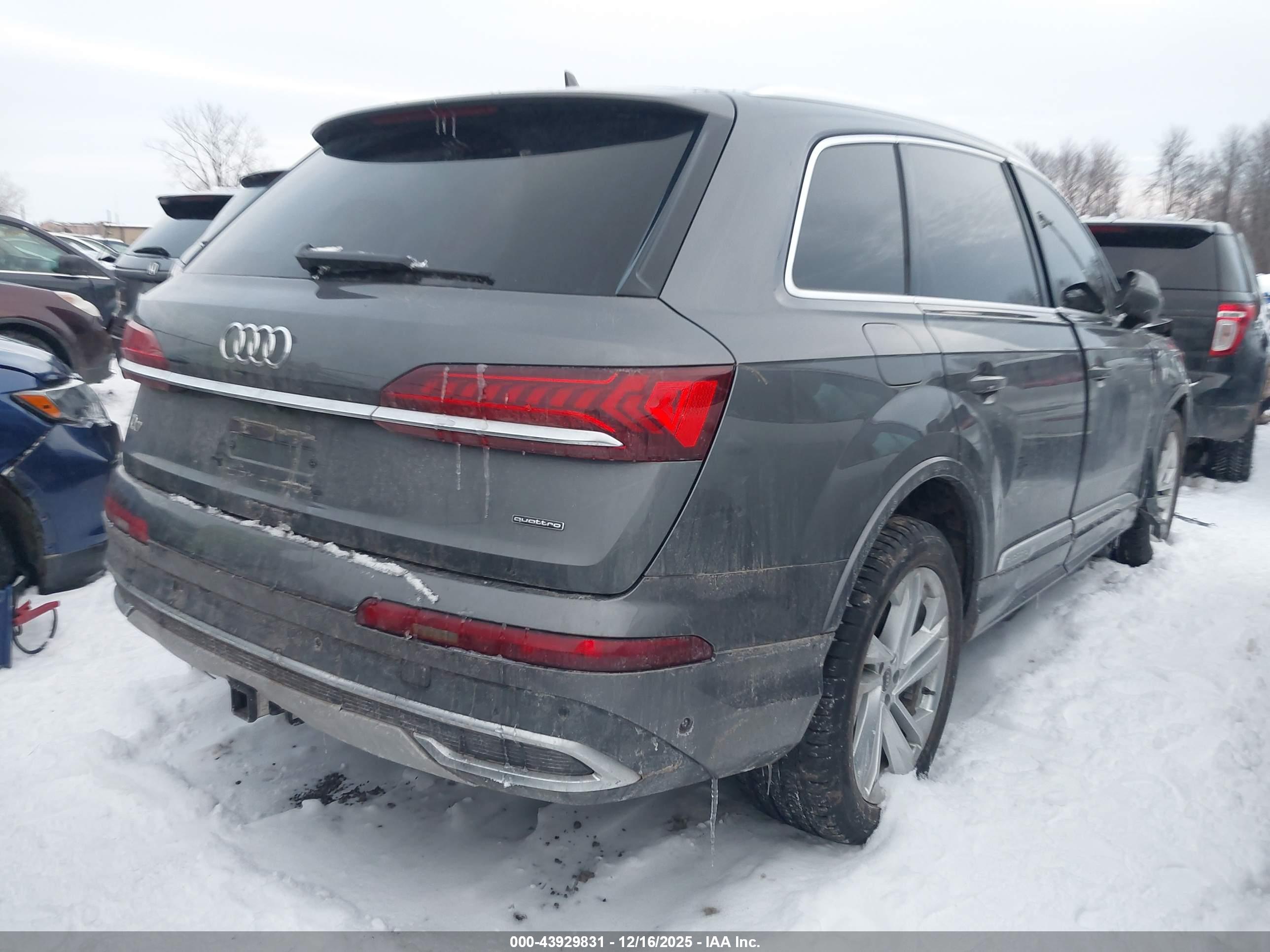 AUDI Q7 image 4
