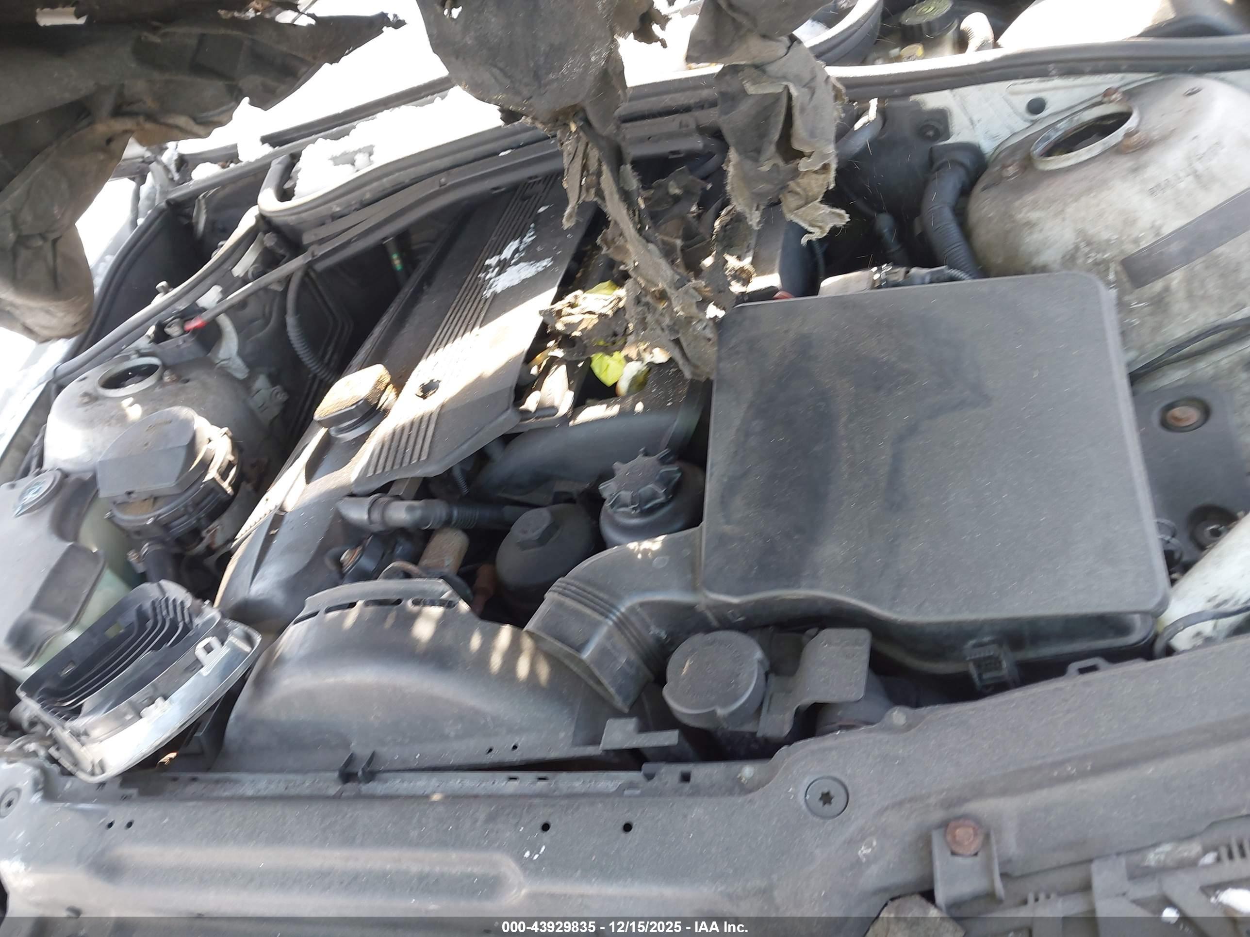 BMW 325XI image 10