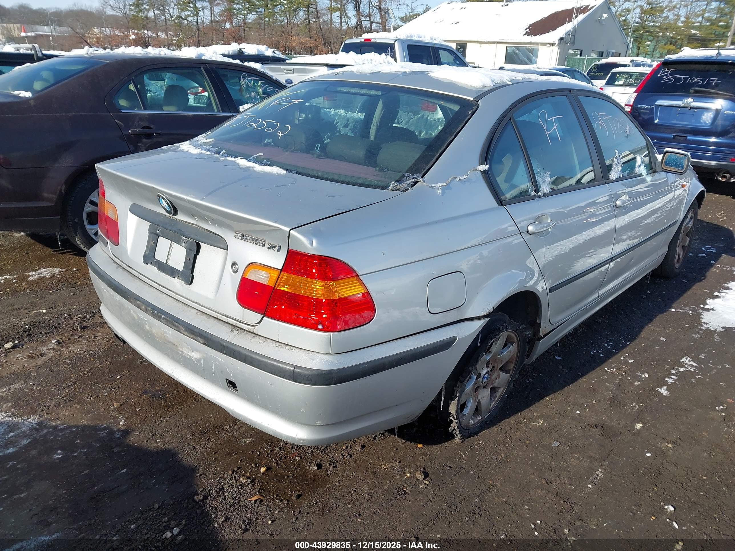 BMW 325XI image 4