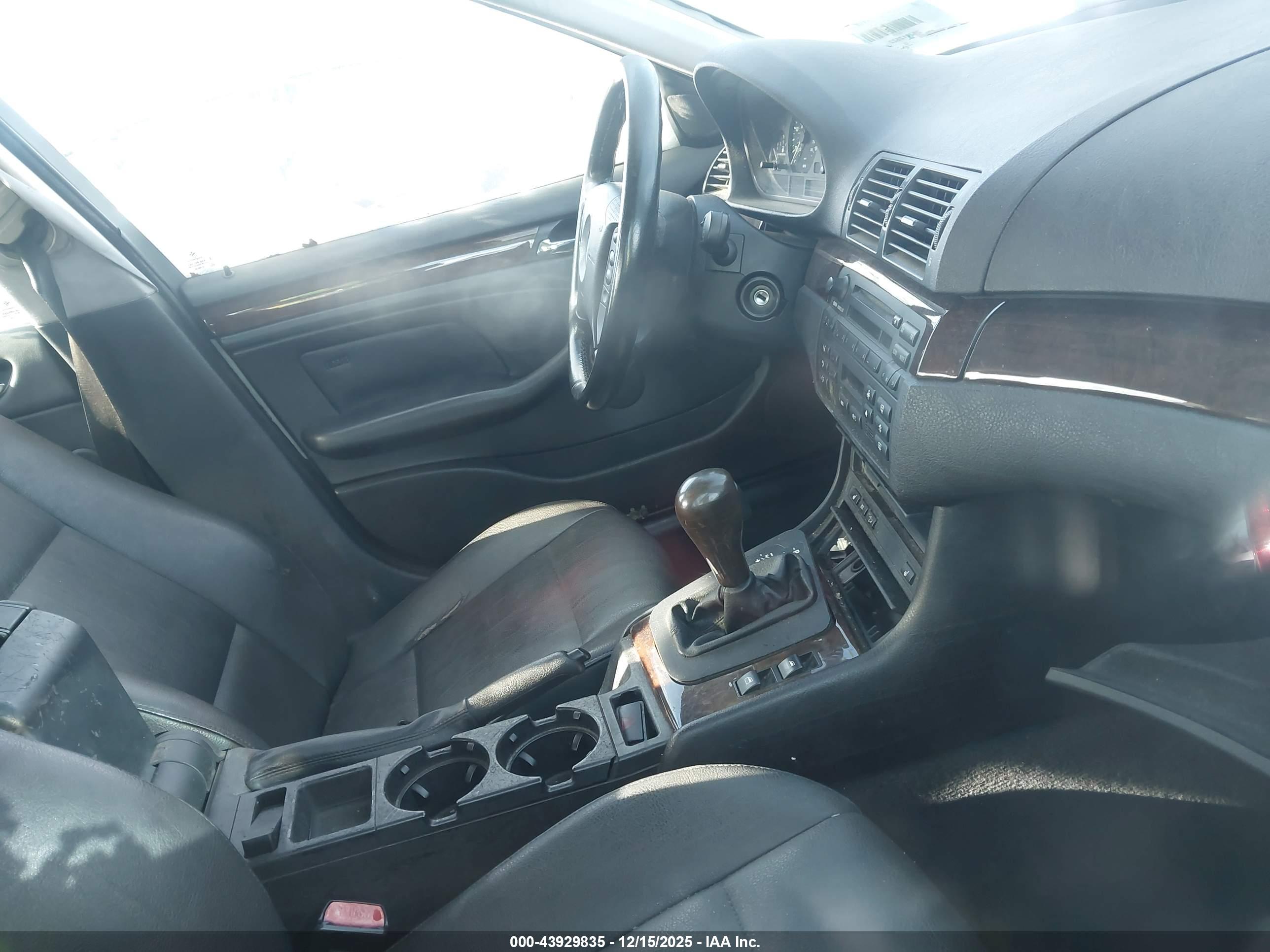 BMW 325XI image 5