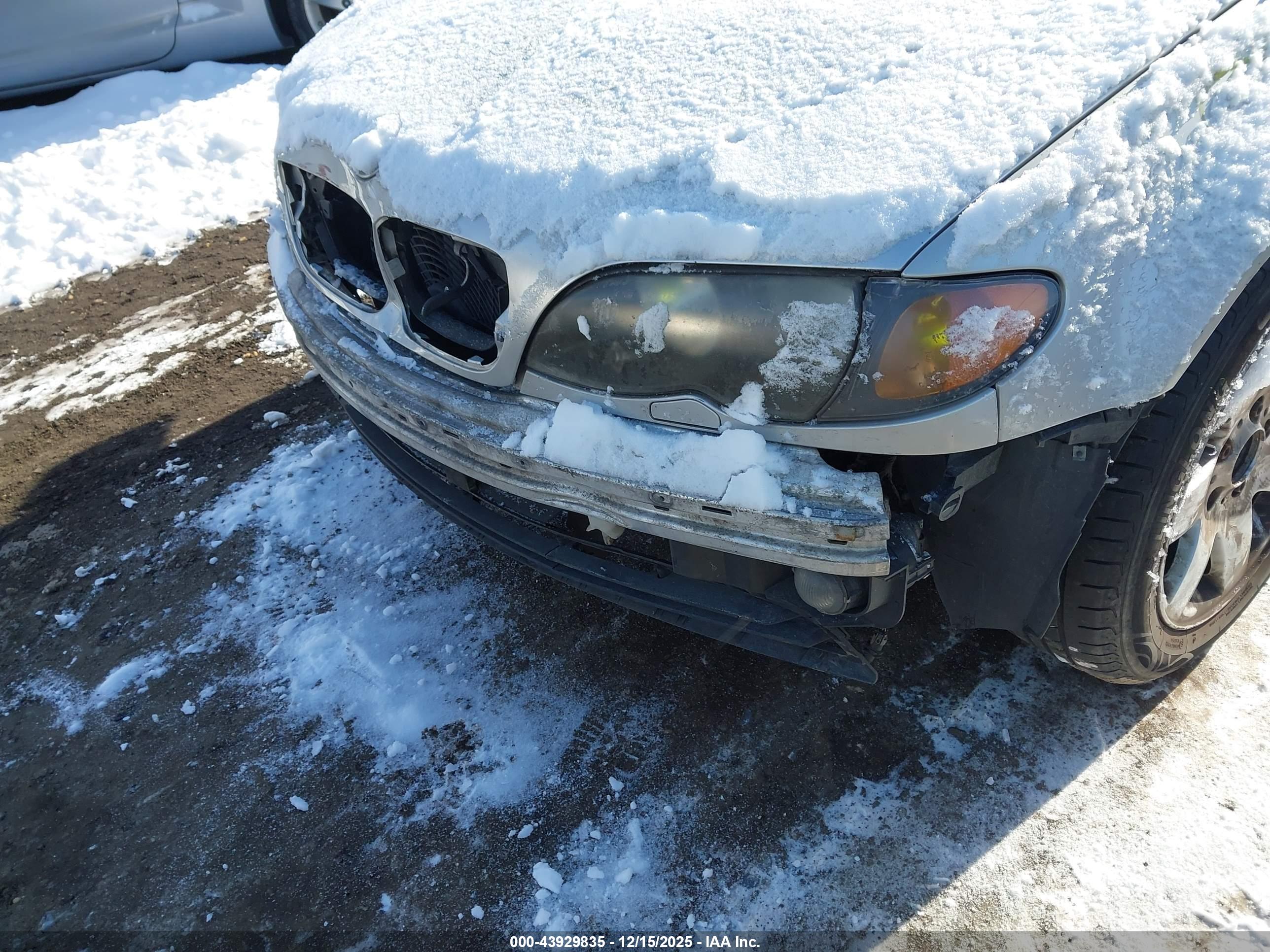 BMW 325XI image 6