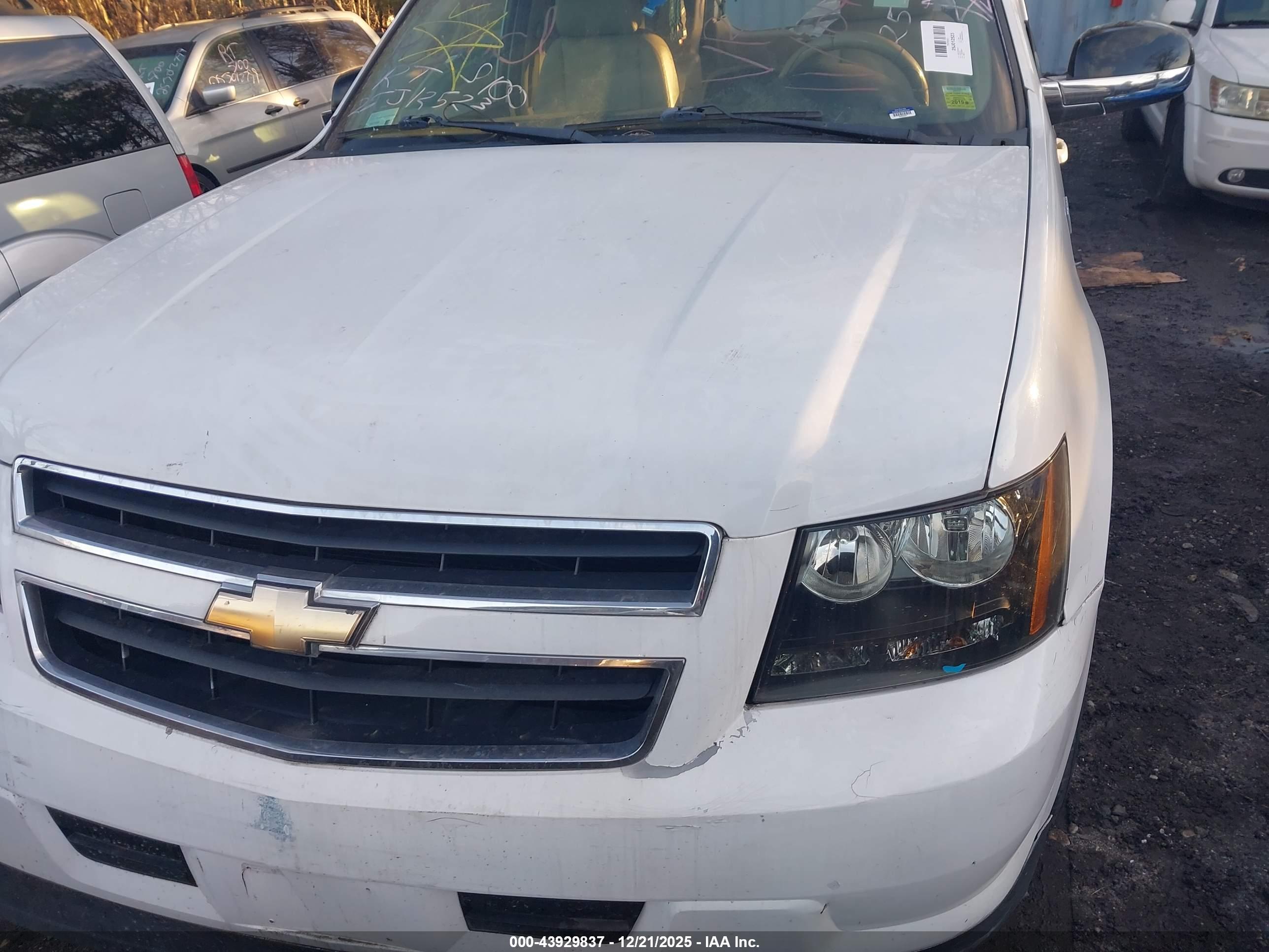 CHEVROLET TAHOE image 10