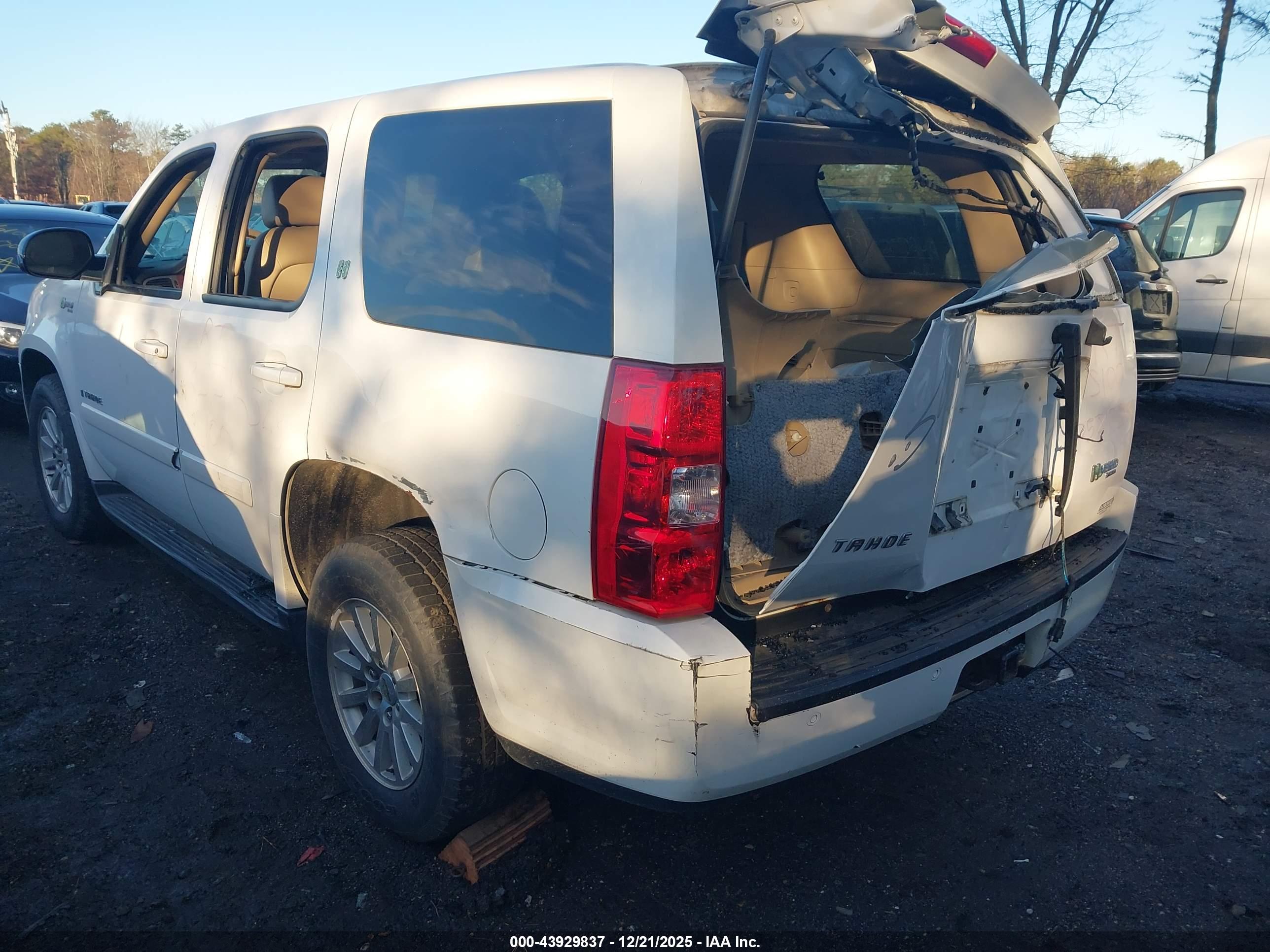 CHEVROLET TAHOE image 3
