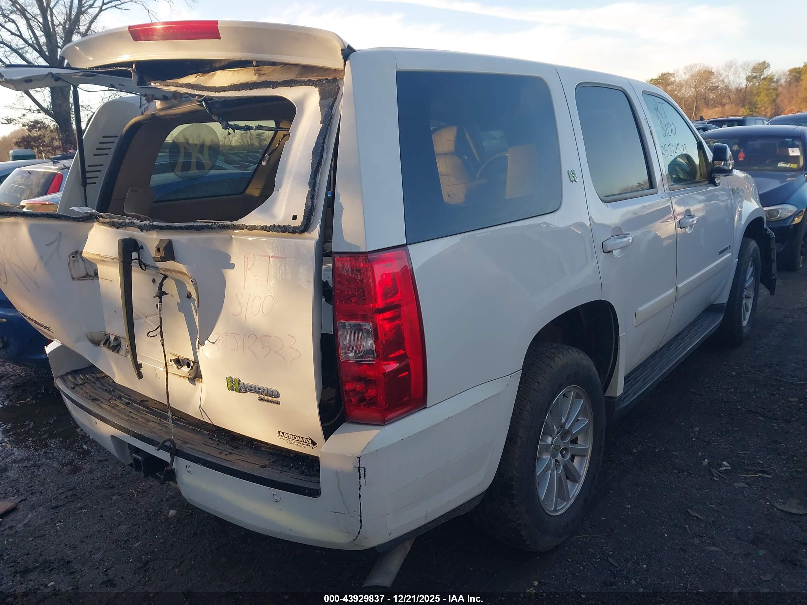 CHEVROLET TAHOE image 4