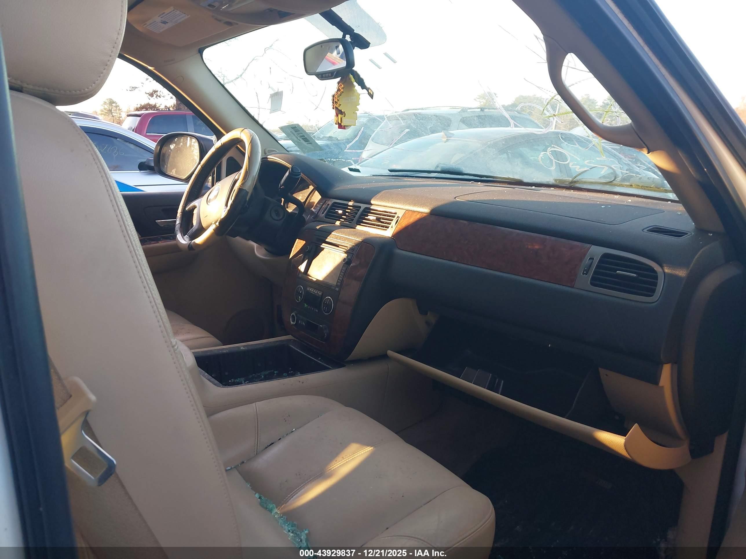 CHEVROLET TAHOE image 5