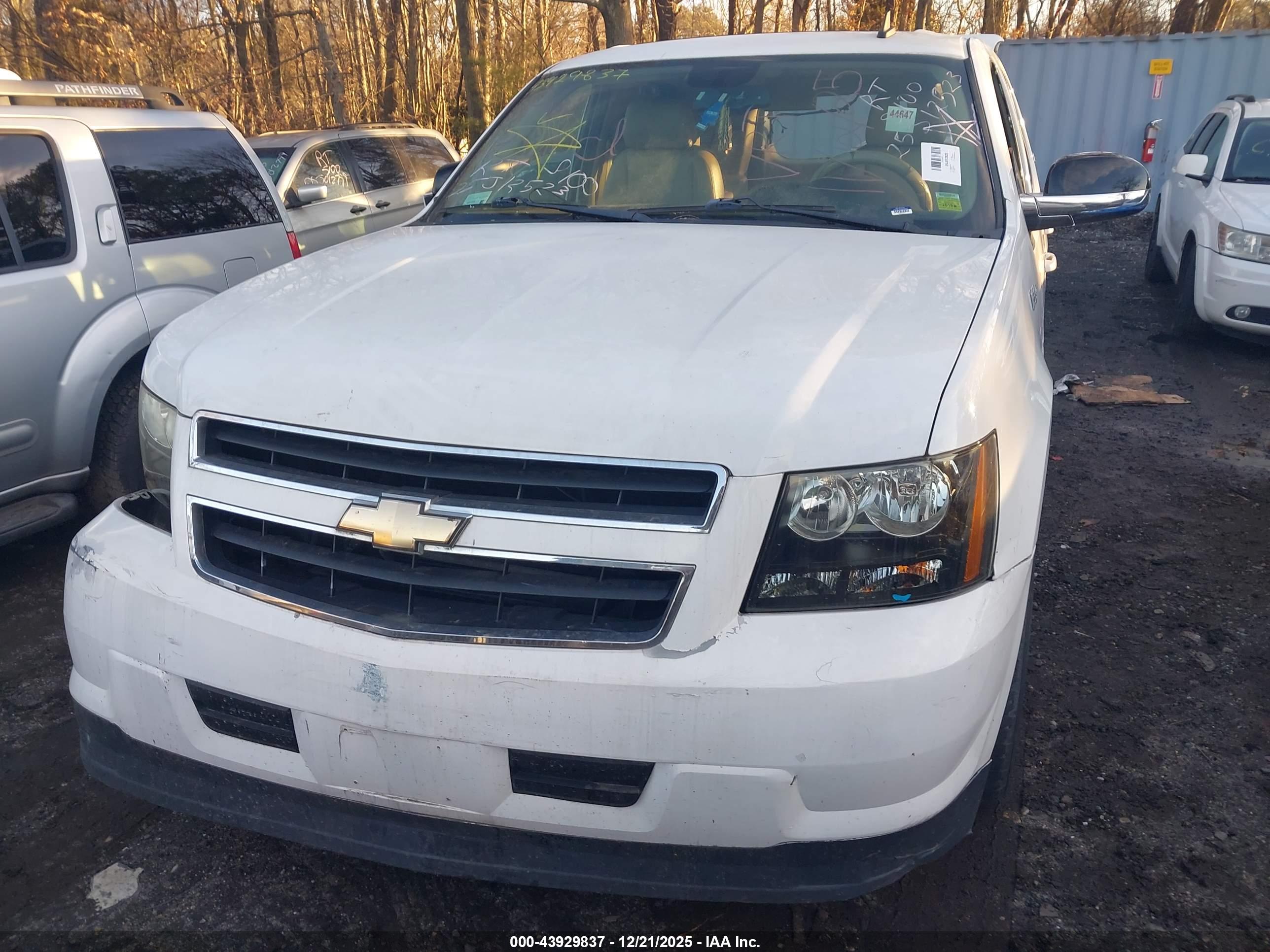 CHEVROLET TAHOE image 6