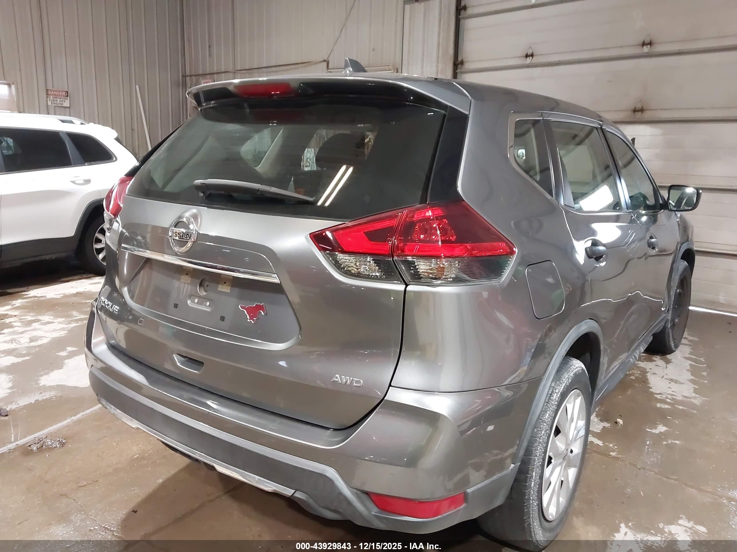 NISSAN ROGUE image 4