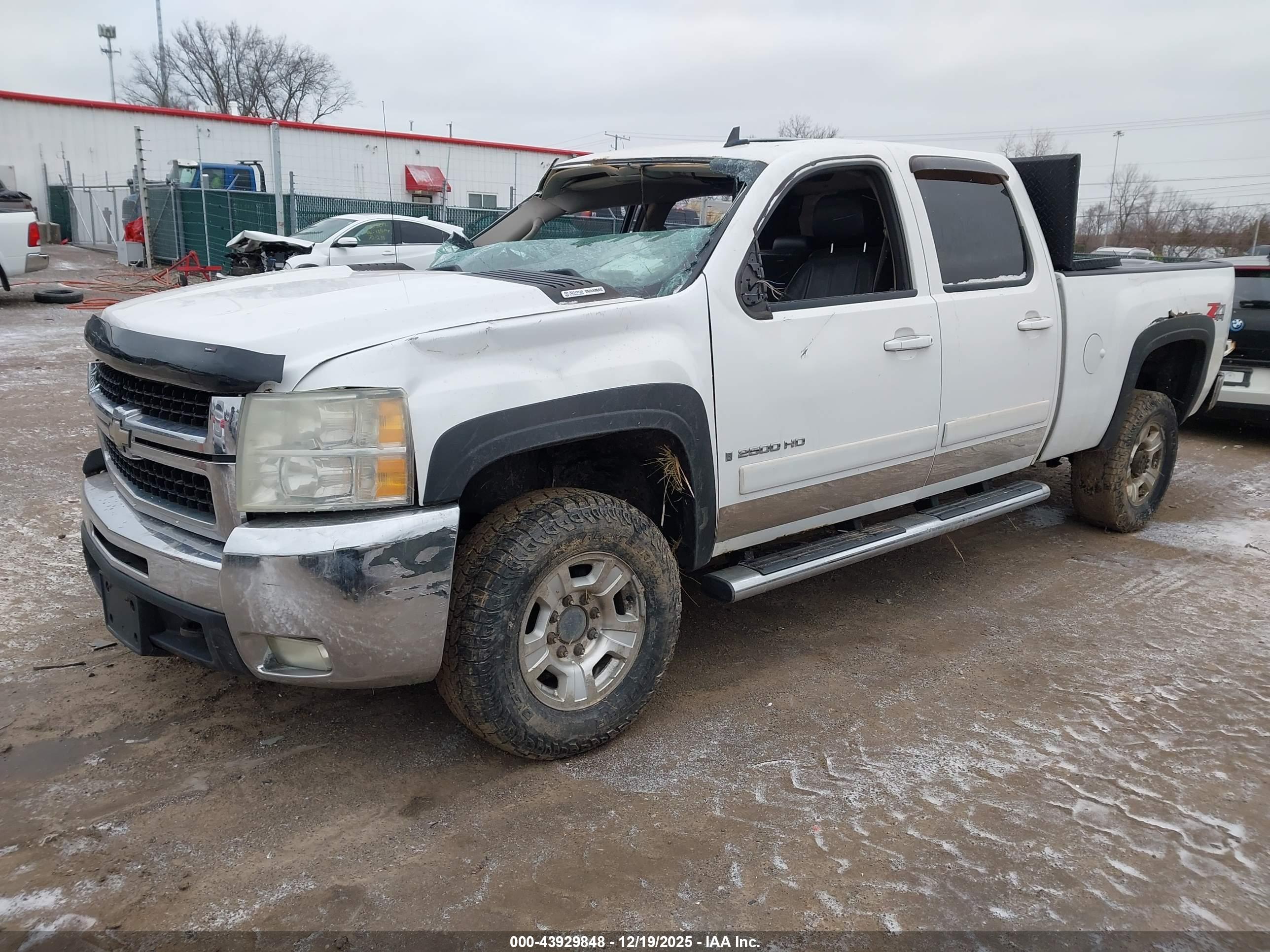 CHEVROLET SILVERADO image 2
