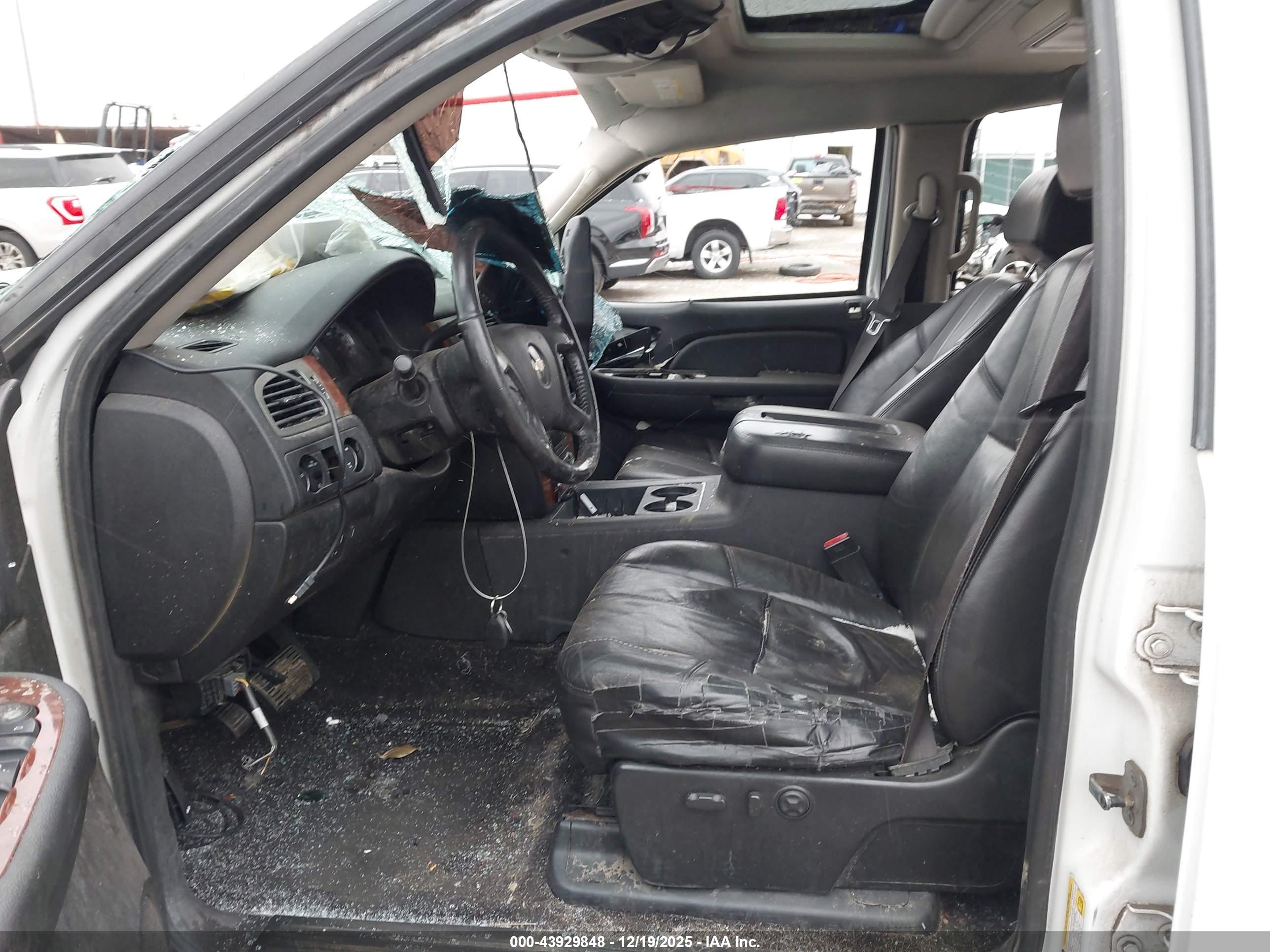 CHEVROLET SILVERADO image 5