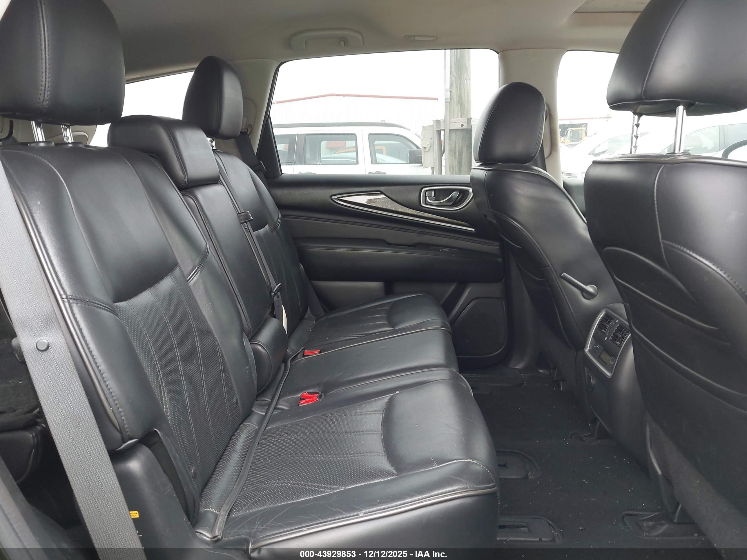 INFINITI JX35 image 8